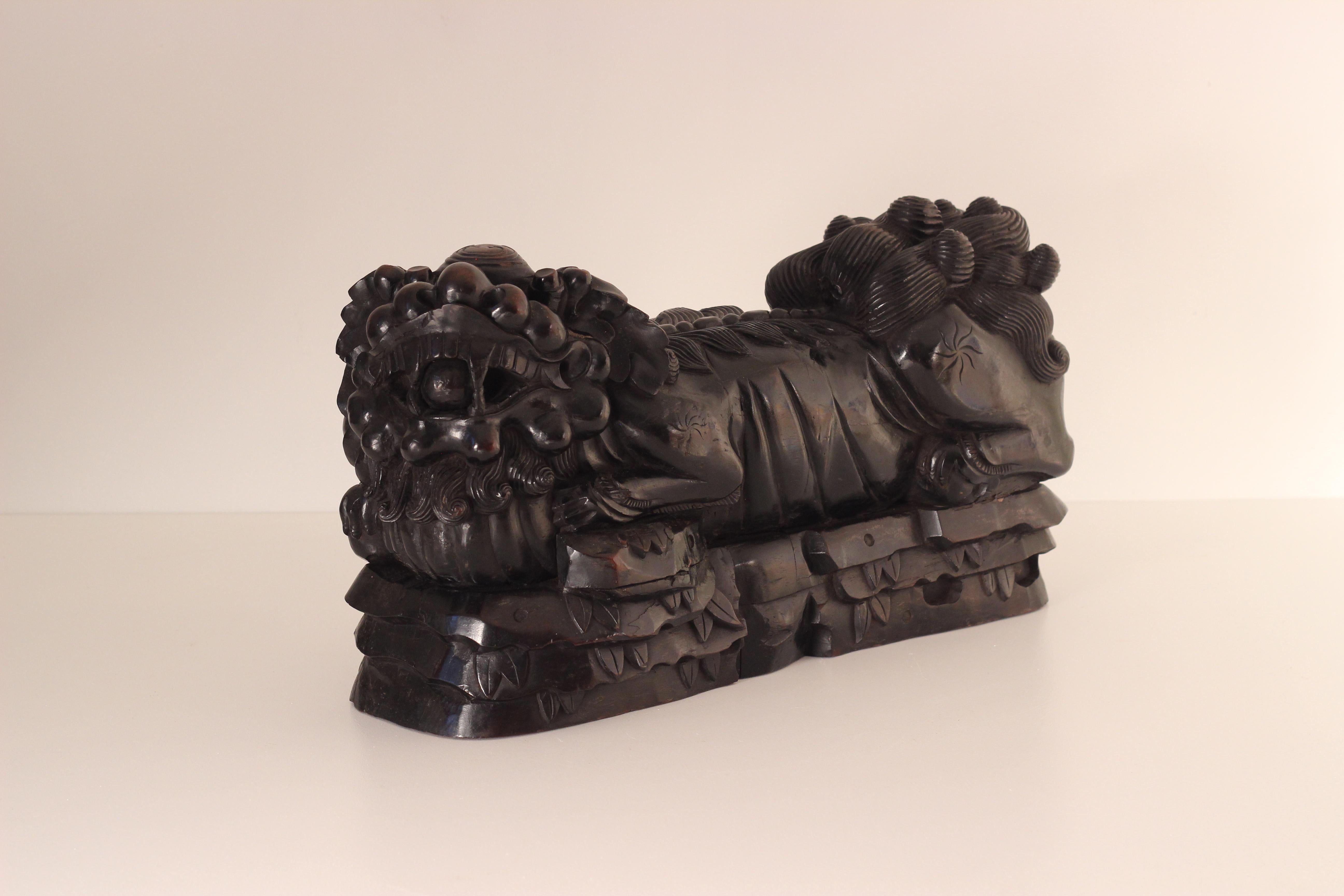 Paar geschnitzte Foo- Tempelhunde oder chinesische Wächter Löwen aus dem 19. Jahrhundert im Angebot 5