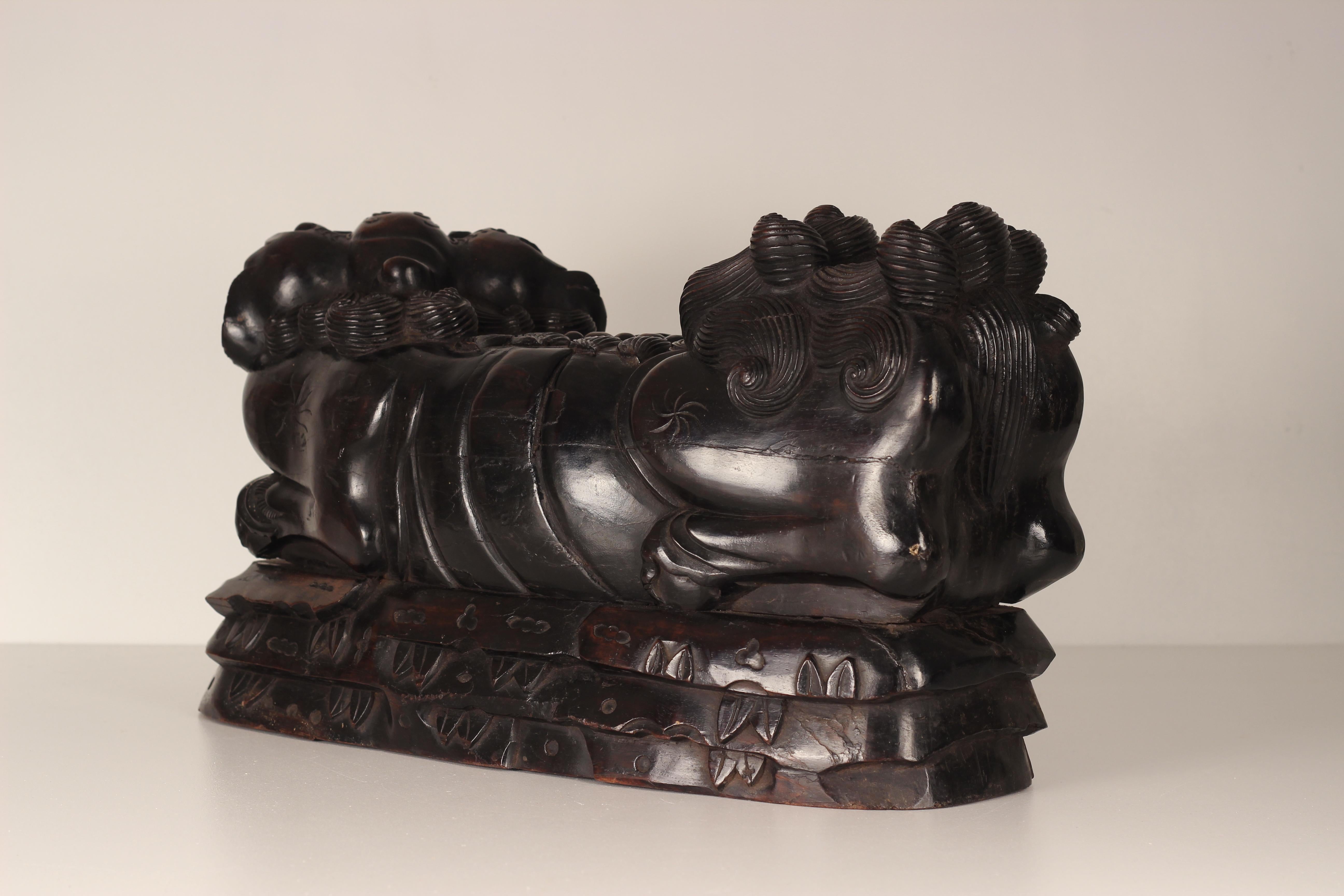 Chinese Export A pair of 19th Century carved Foo temple dogs or Chinese guardian Lions For Sale