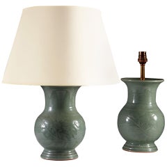 Paire de vases céladon du XIXe siècle en forme de balustre comme lampes de table