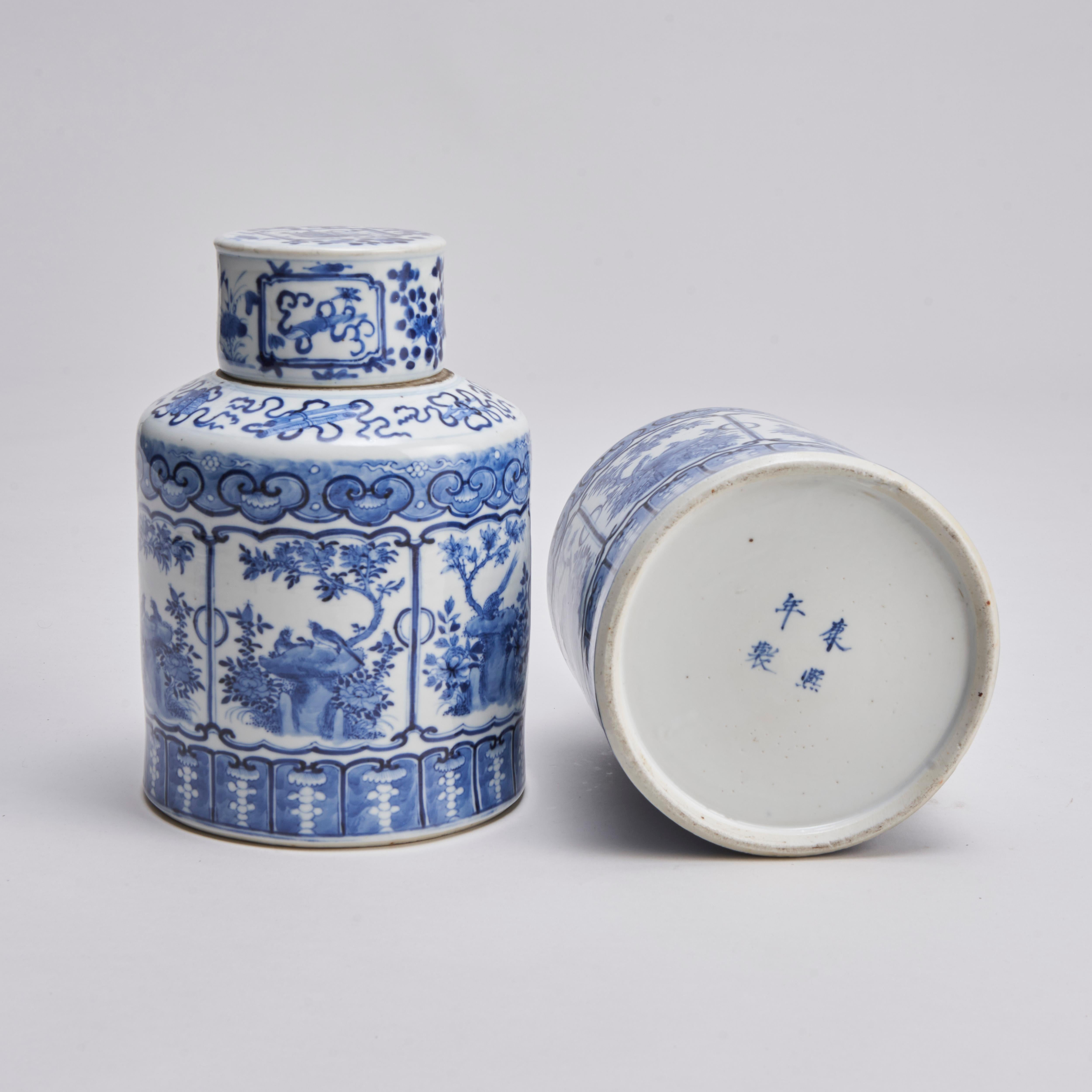 A pair of 19th Century Chinese Blue and White covered jars  For Sale 7