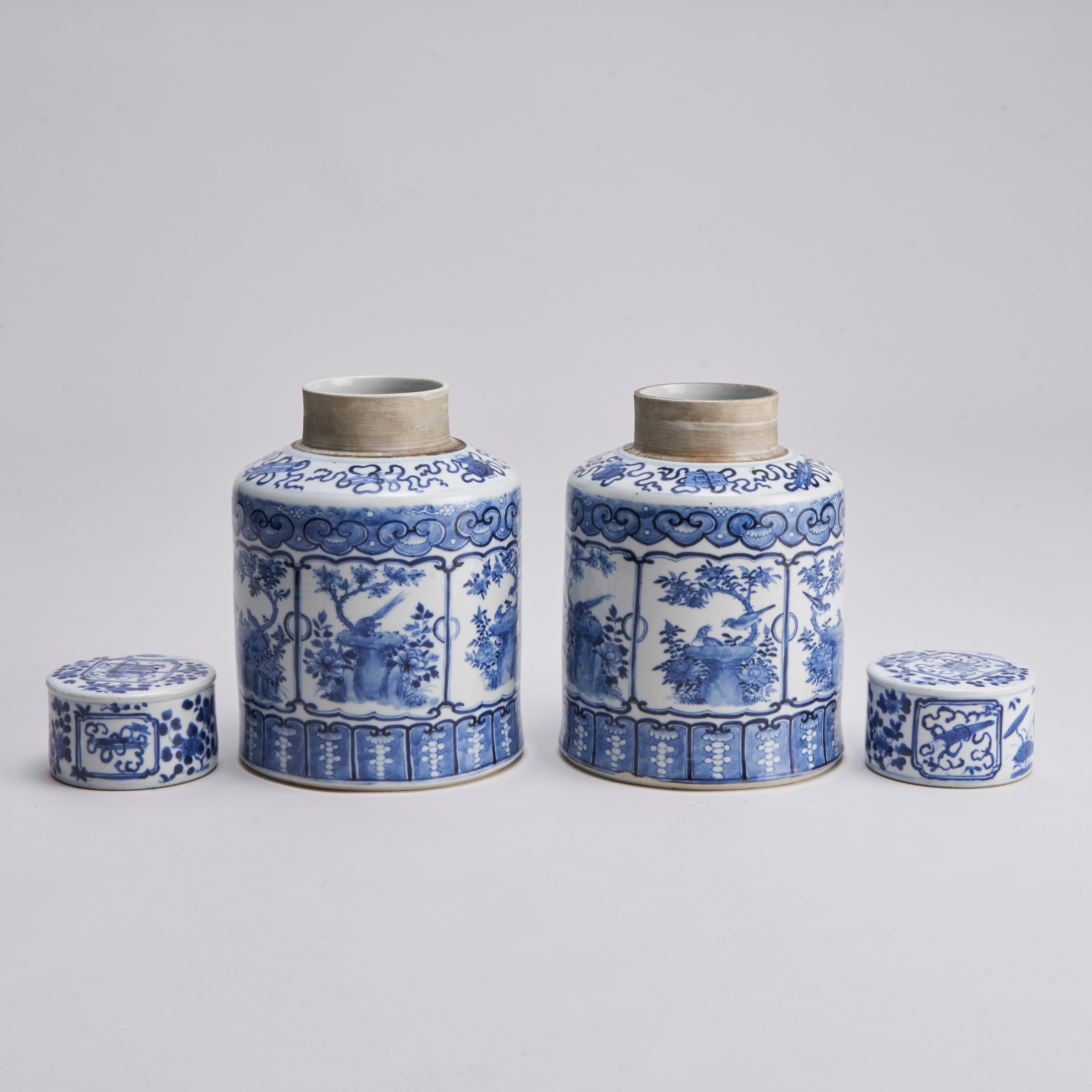 A pair of 19th Century Chinese Blue and White covered jars  In Fair Condition For Sale In London, GB