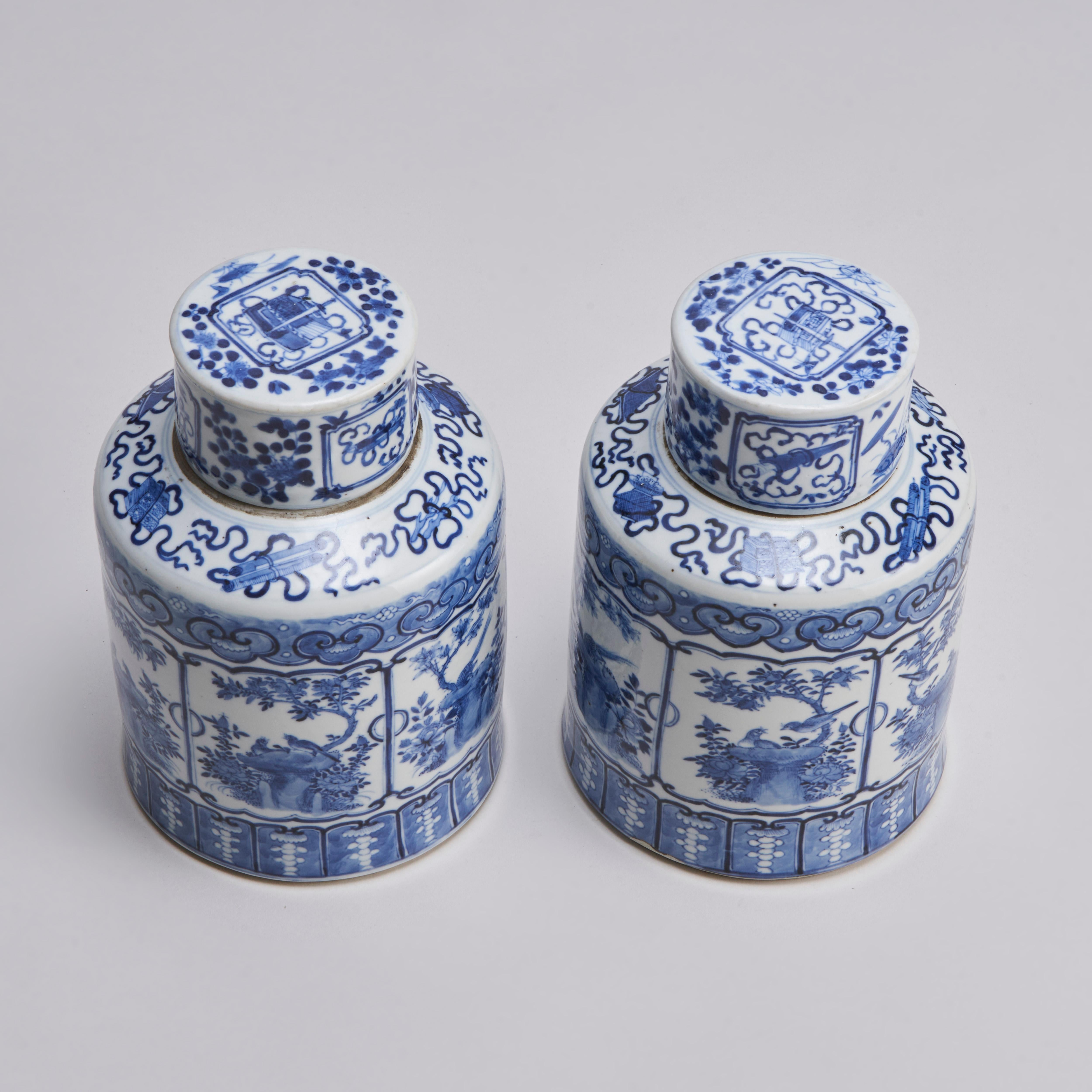 Porcelain A pair of 19th Century Chinese Blue and White covered jars  For Sale
