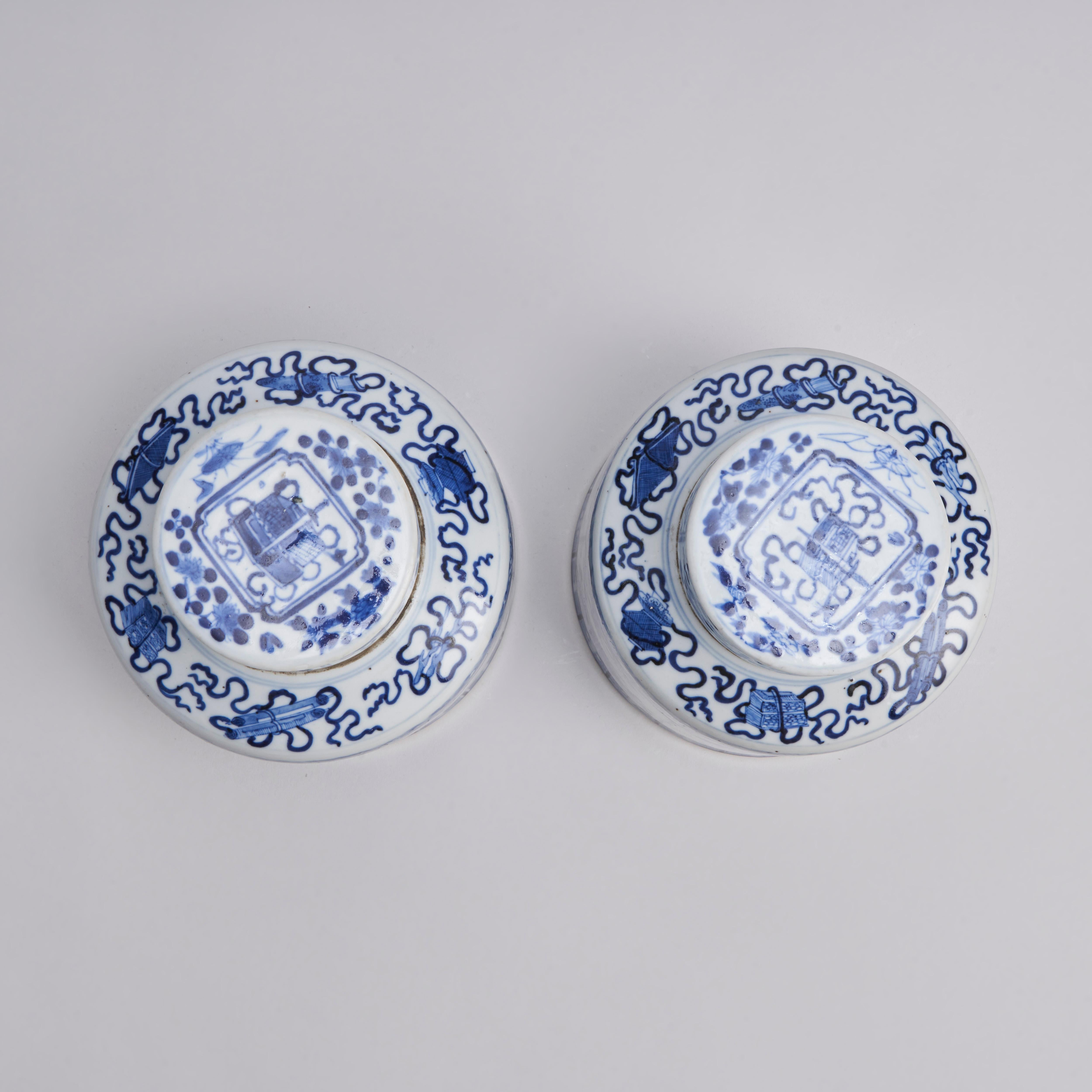 A pair of 19th Century Chinese Blue and White covered jars  For Sale 1