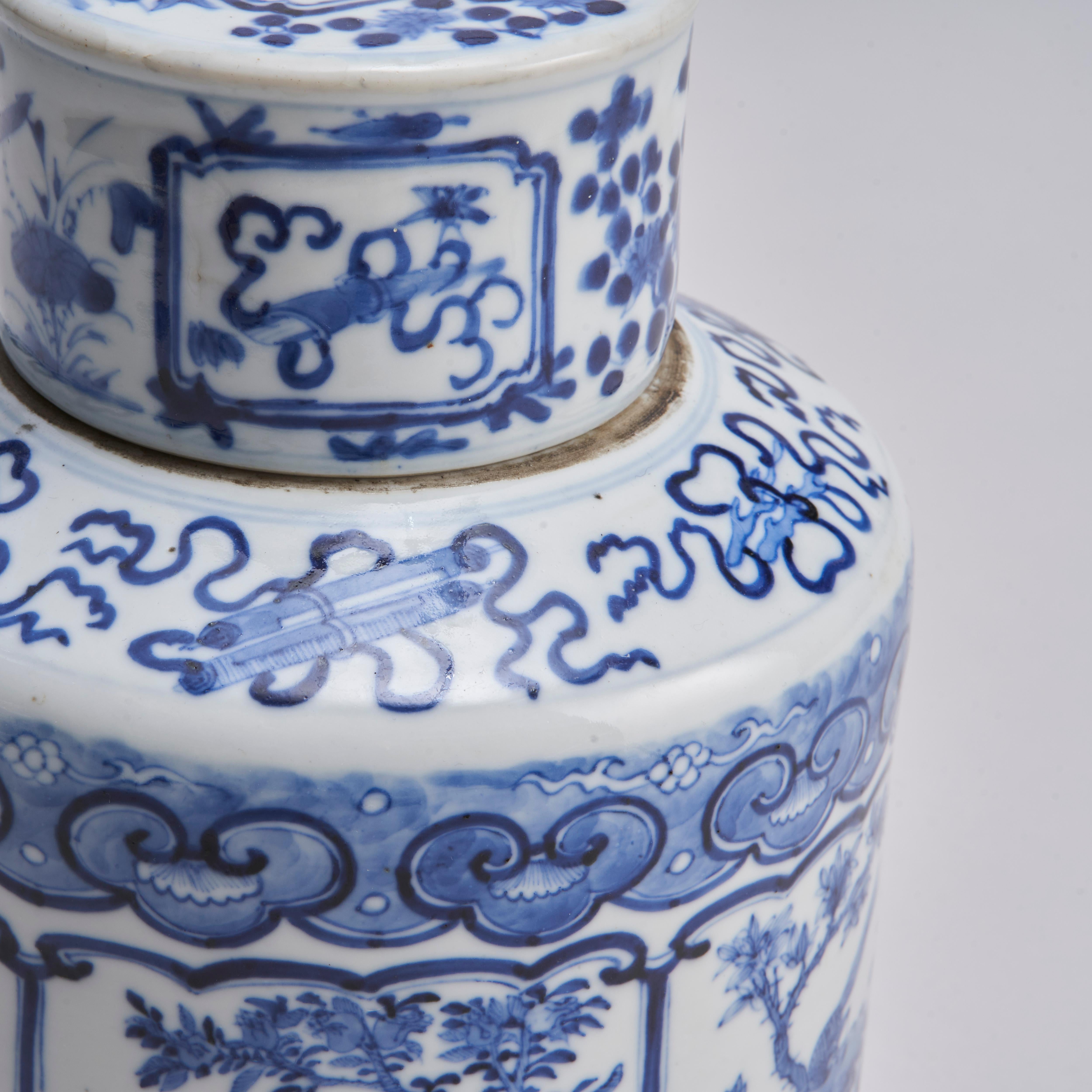 Paire de jarres chinoises du 19ème siècle recouvertes de bleu et blanc  en vente 2
