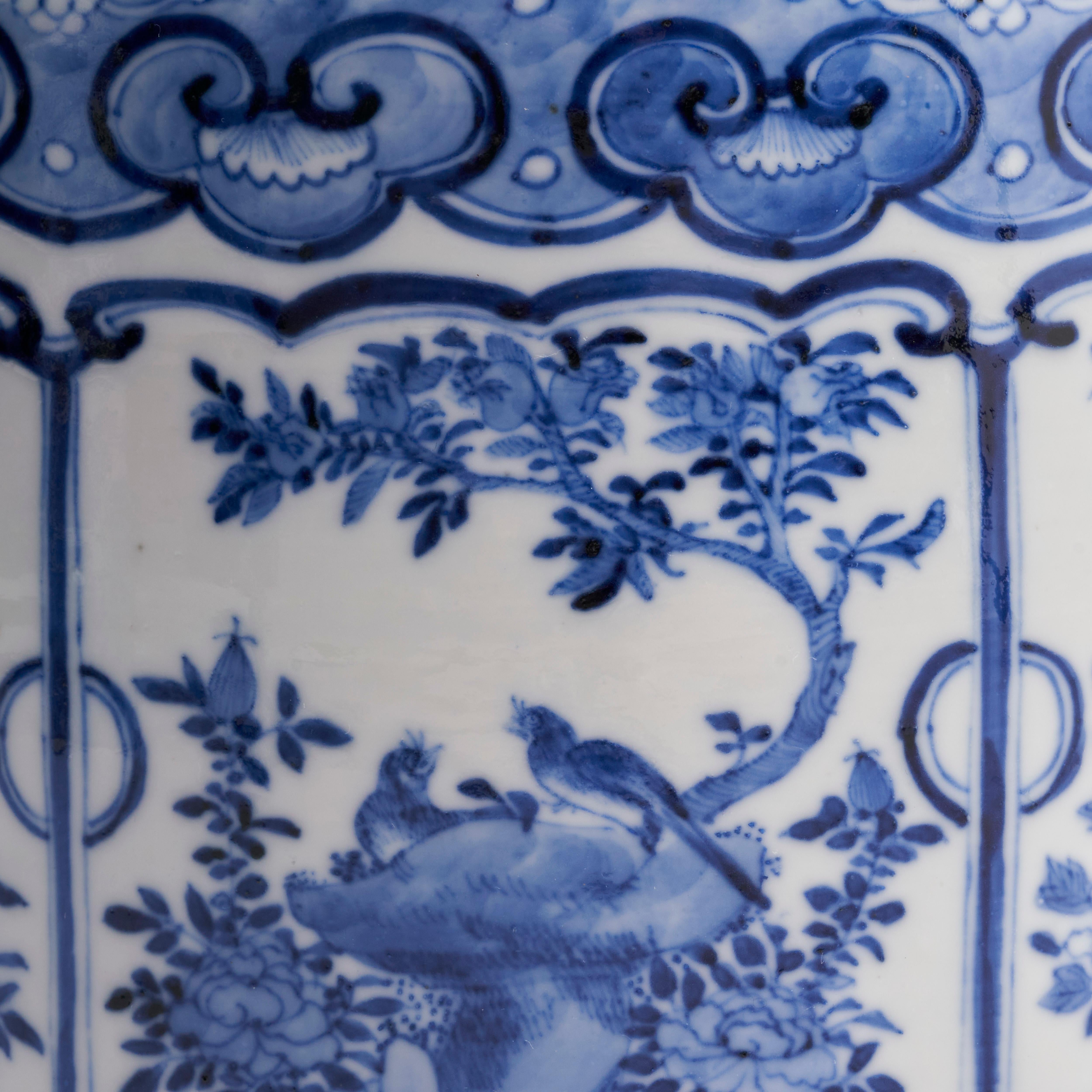 Paire de jarres chinoises du 19ème siècle recouvertes de bleu et blanc  en vente 3