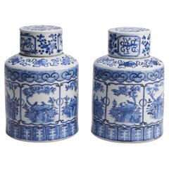 Paar chinesische blau-weiße und blau-weiße Deckelgefäße aus dem 19. Jahrhundert 