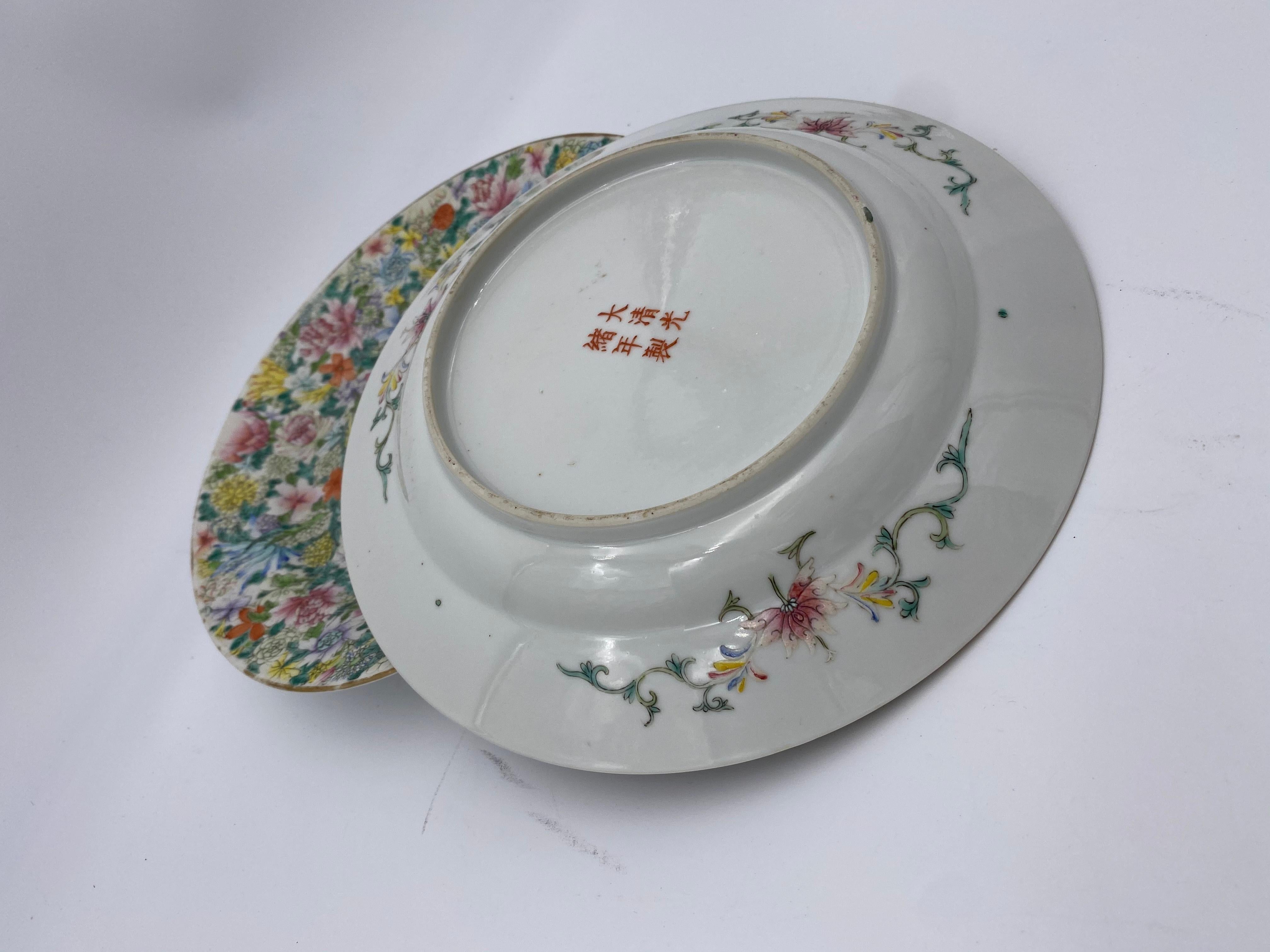 Pair of 19th Century Chinese Flower-Blossom Porcelain Plates For Sale 1