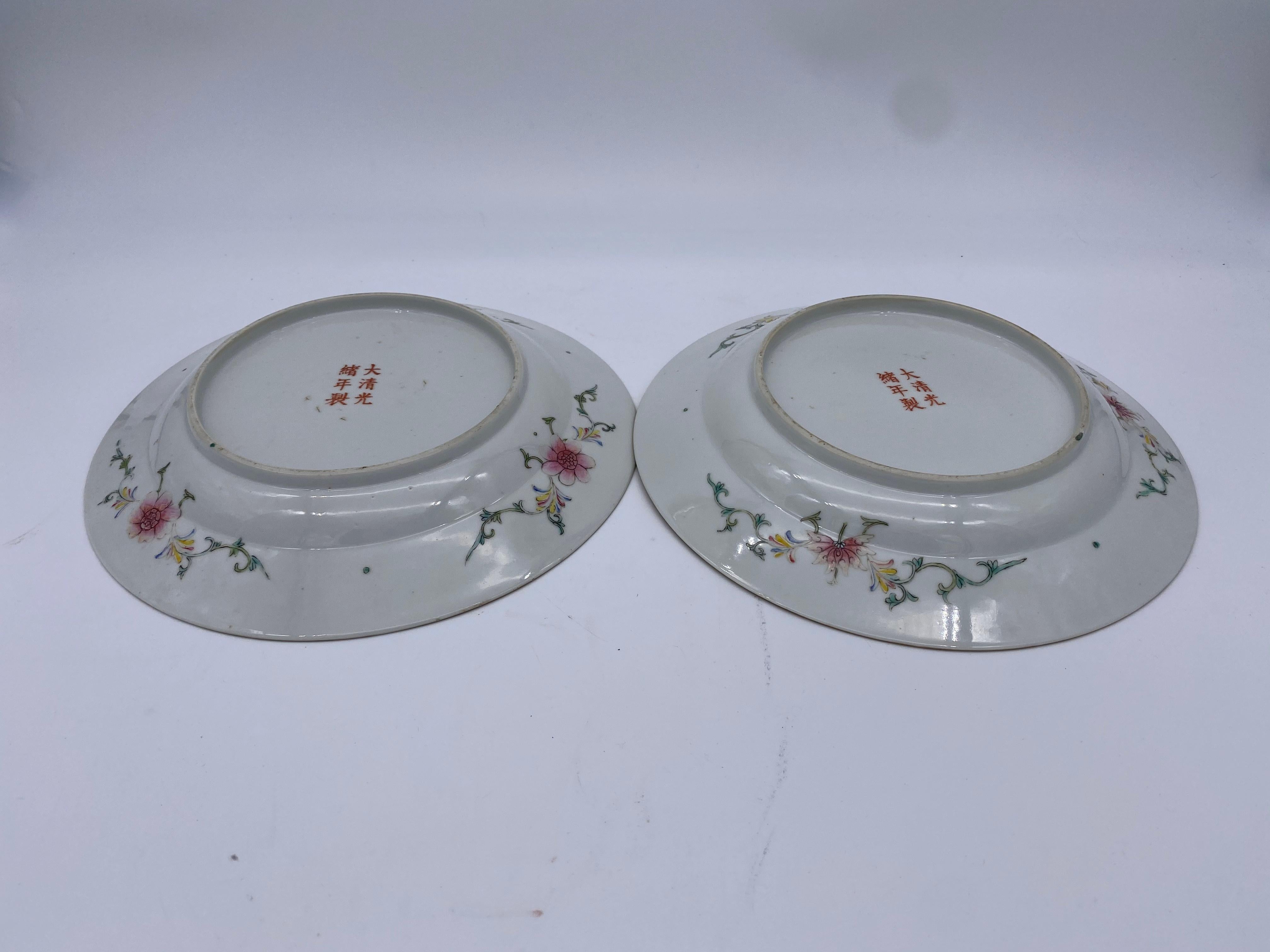 Pair of 19th Century Chinese Flower-Blossom Porcelain Plates For Sale 4