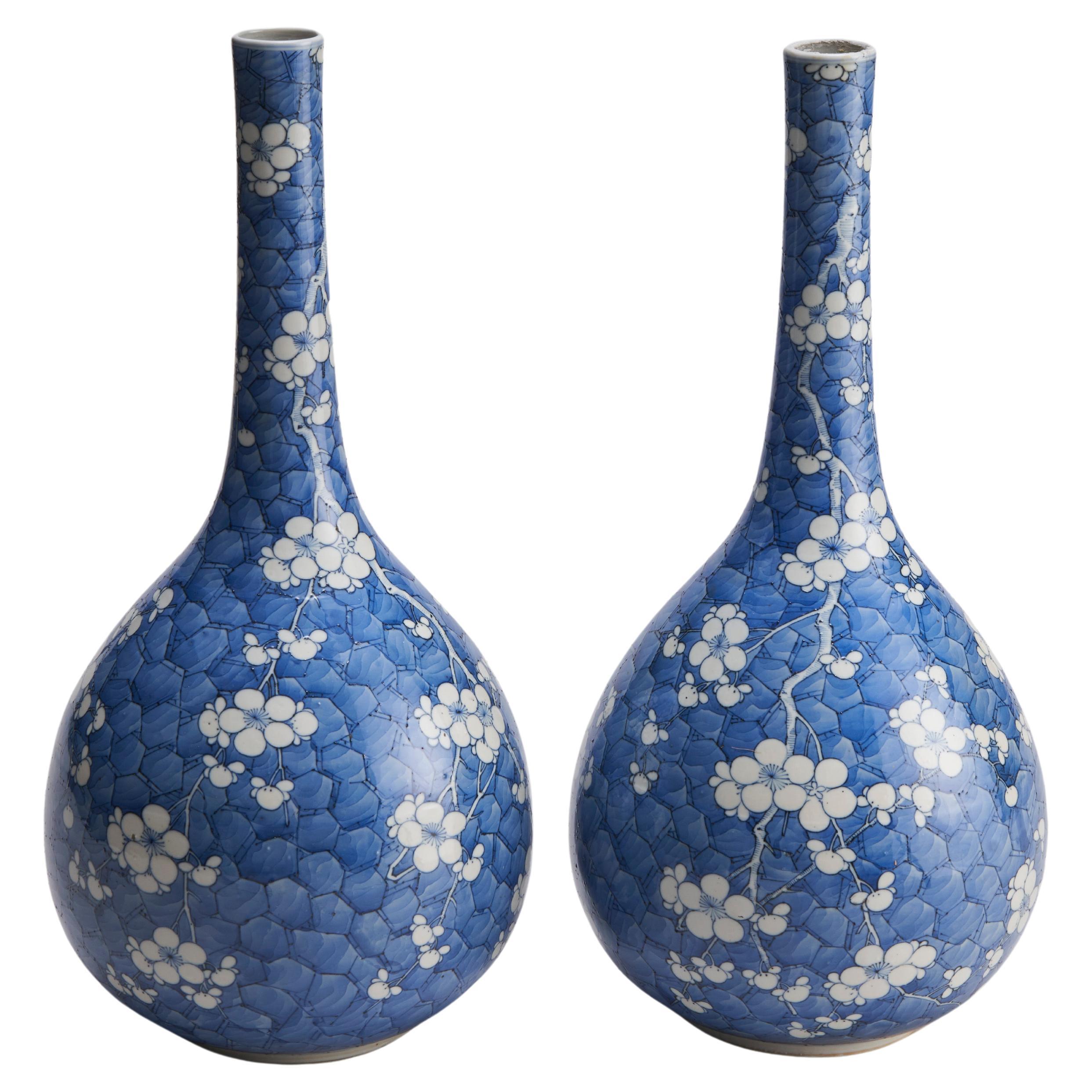 A pair of 19th Century Chinese porcelain bottle vases For Sale