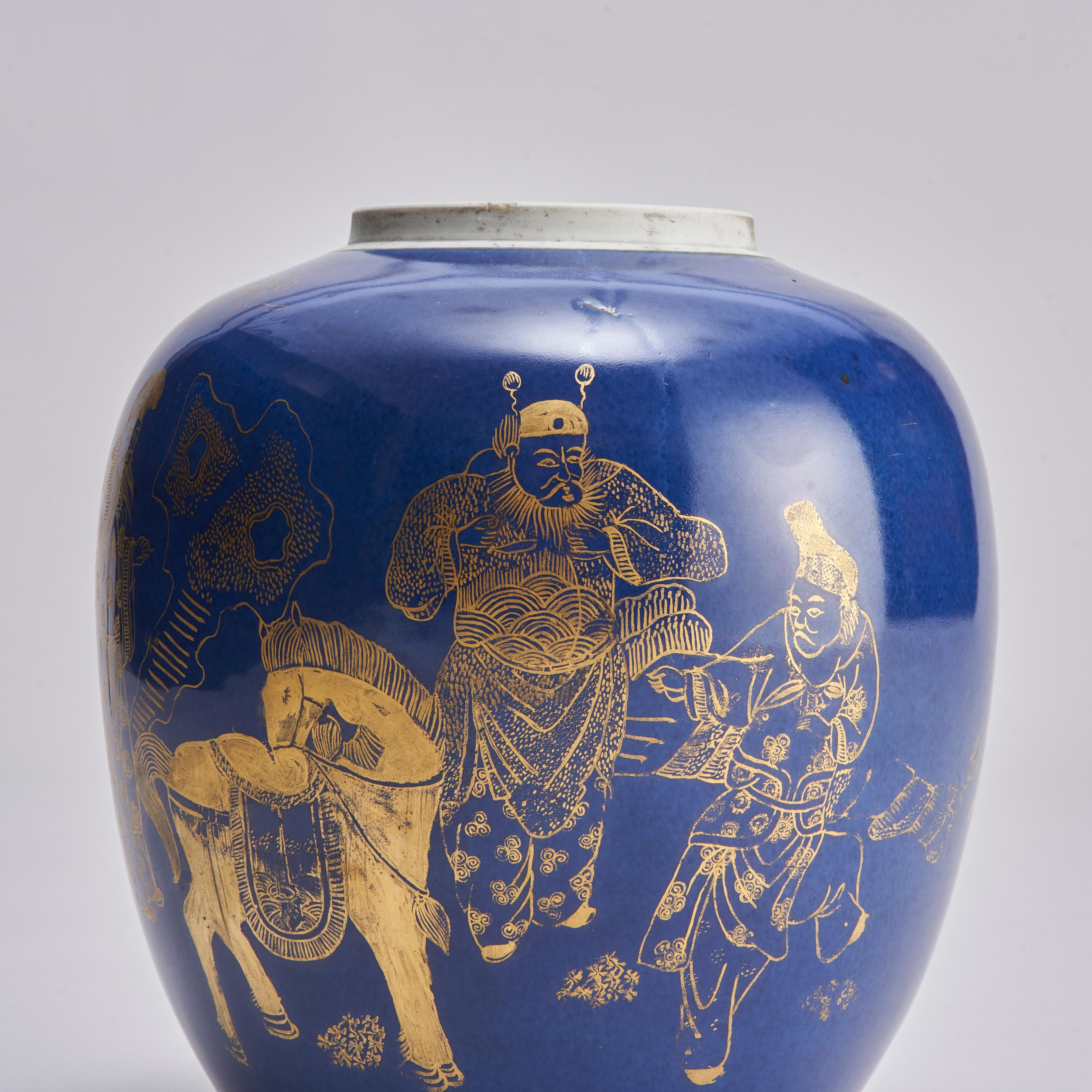 Paire de jarres chinoises bleu poudre du 19ème siècle avec décoration dorée en vente 2
