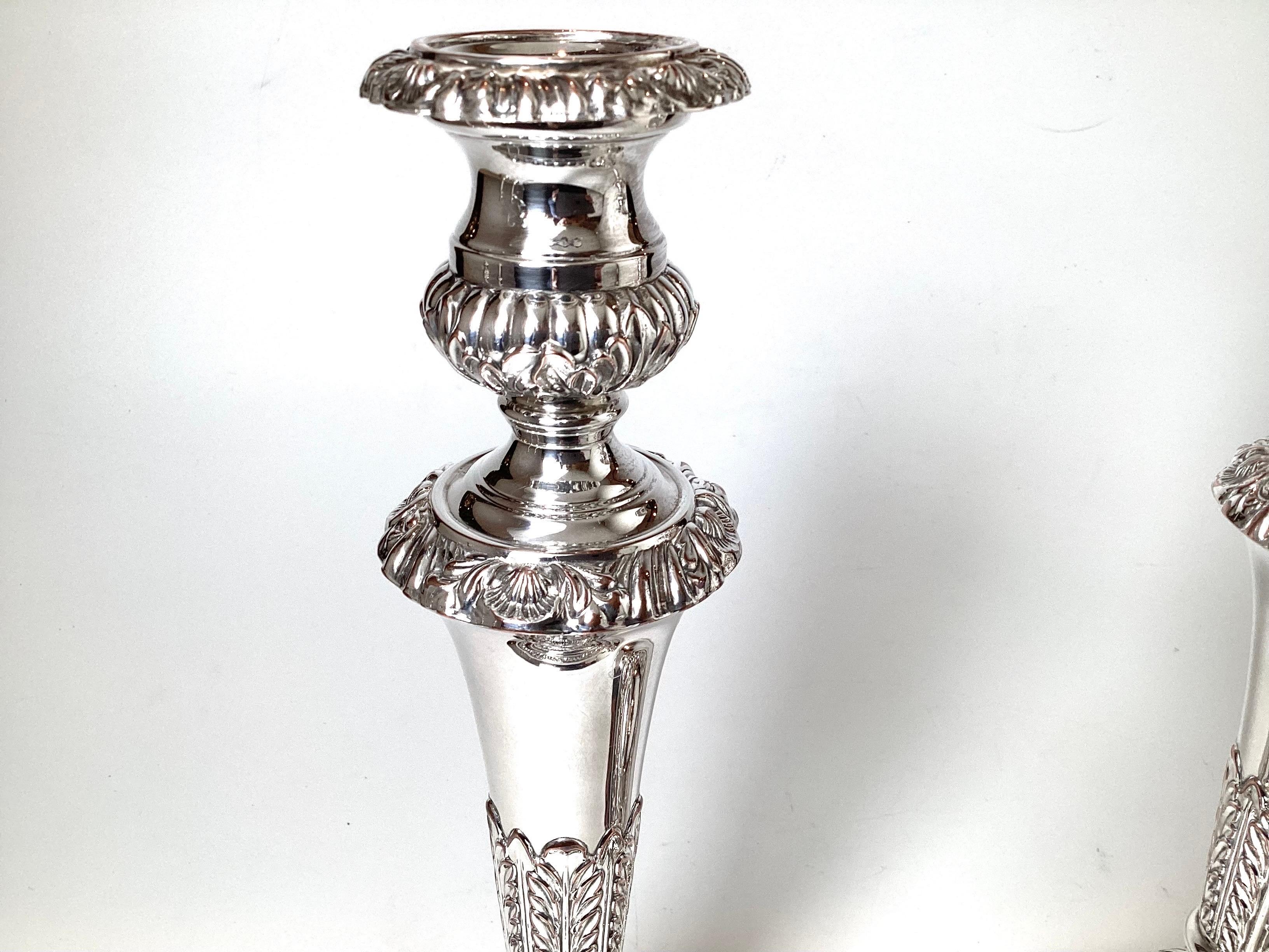 Pair of 19th Century English 19th Century Silver Plate Candlesticks In Good Condition For Sale In Lambertville, NJ