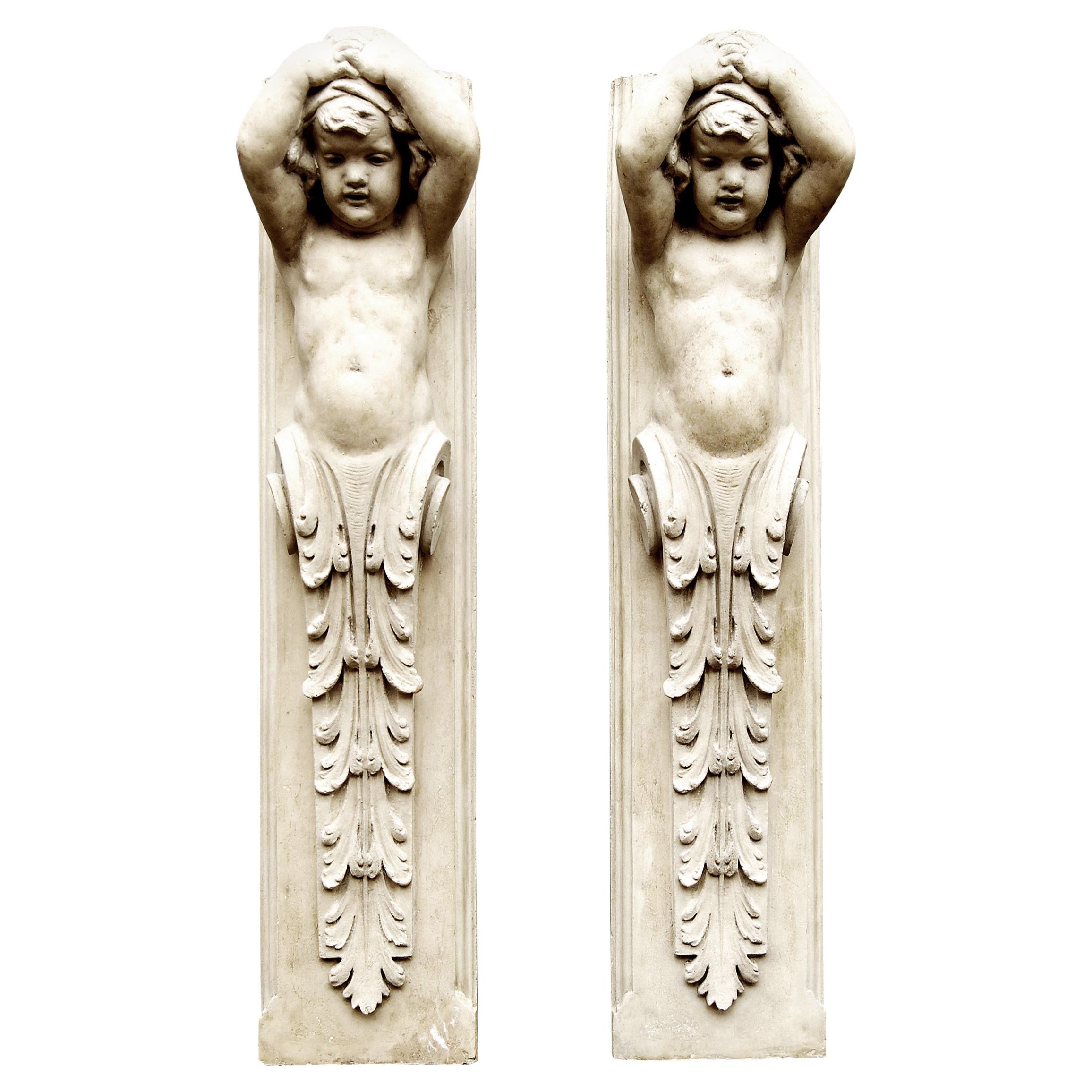 Paar englische glasierte Terrakotta-Figuren von Putten aus dem 19. Jahrhundert