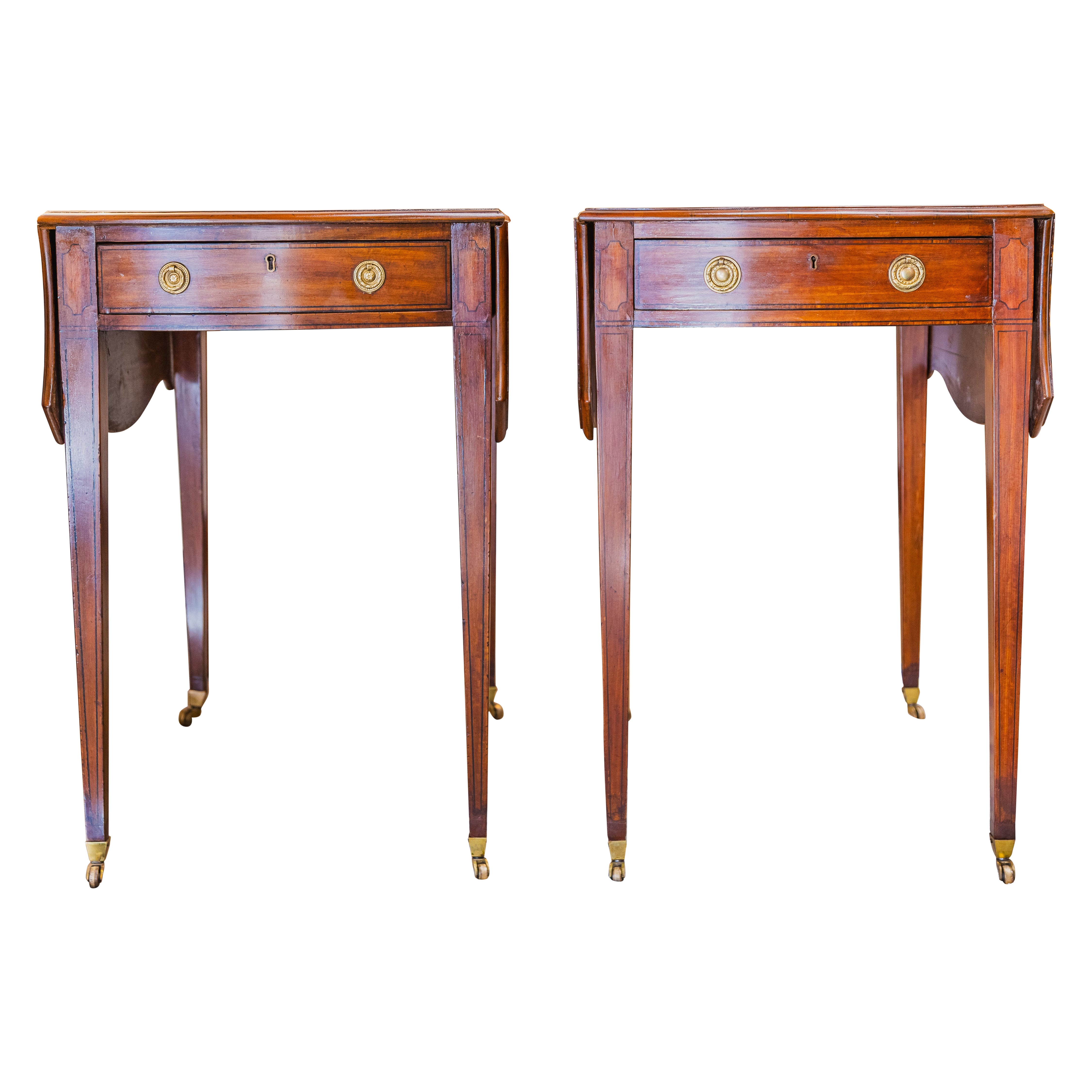A pair of 19th century English mahogany pembroke side tables. Fine pair . im Angebot