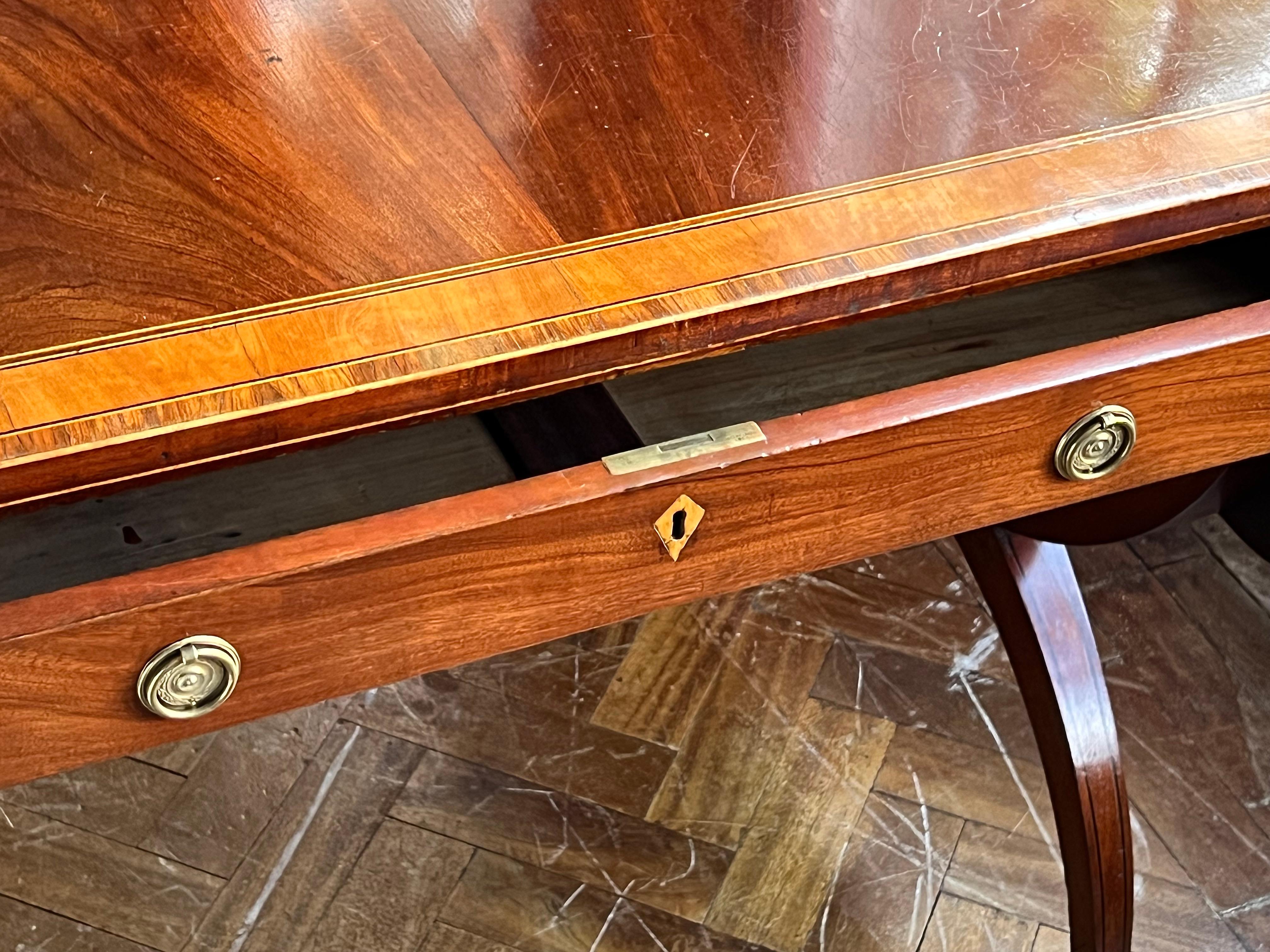 A Fine Pair Of Regency Mahogany & Satinwood-Inlaid Sofa Tables In Good Condition For Sale In Lymington, GB