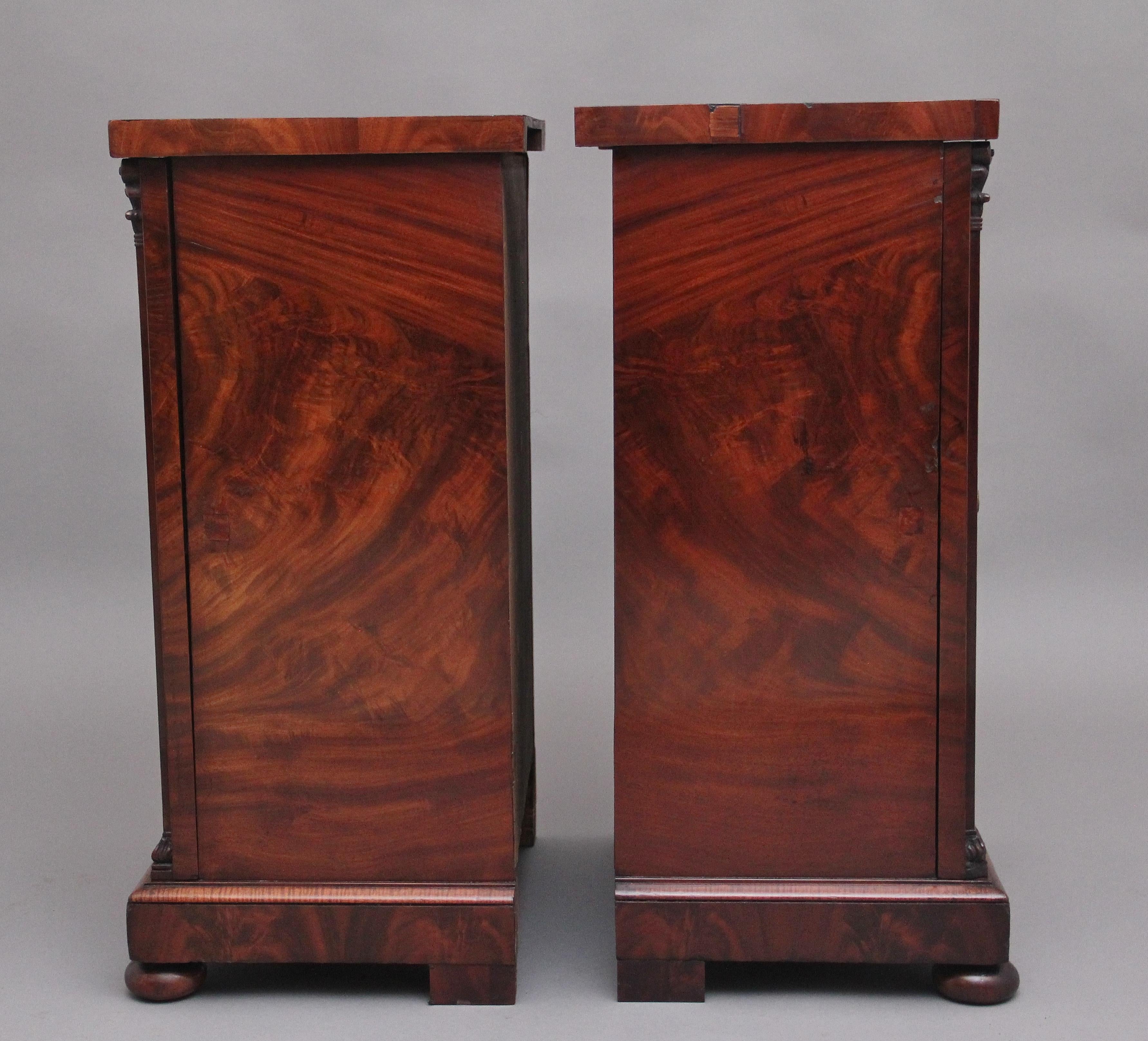 Mid-19th Century Pair of 19th Century Flame Mahogany Bedside Cabinets For Sale
