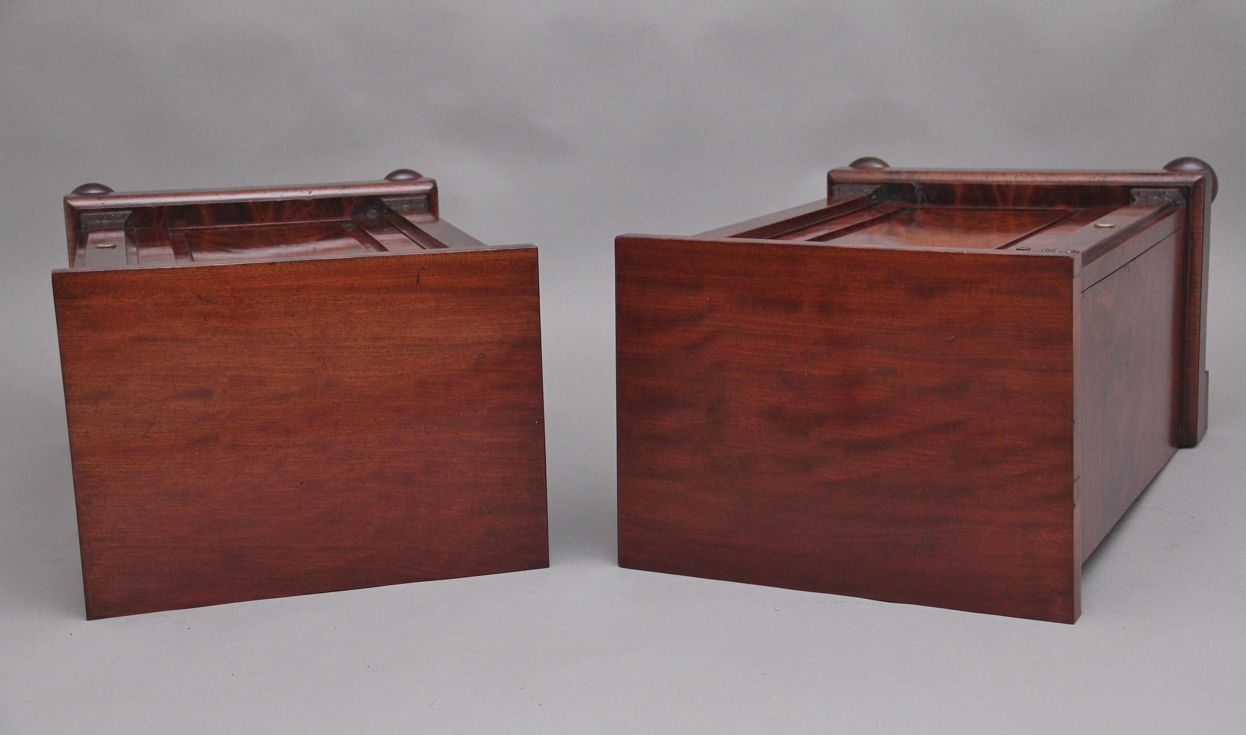 Pair of 19th Century Flame Mahogany Bedside Cabinets For Sale 1