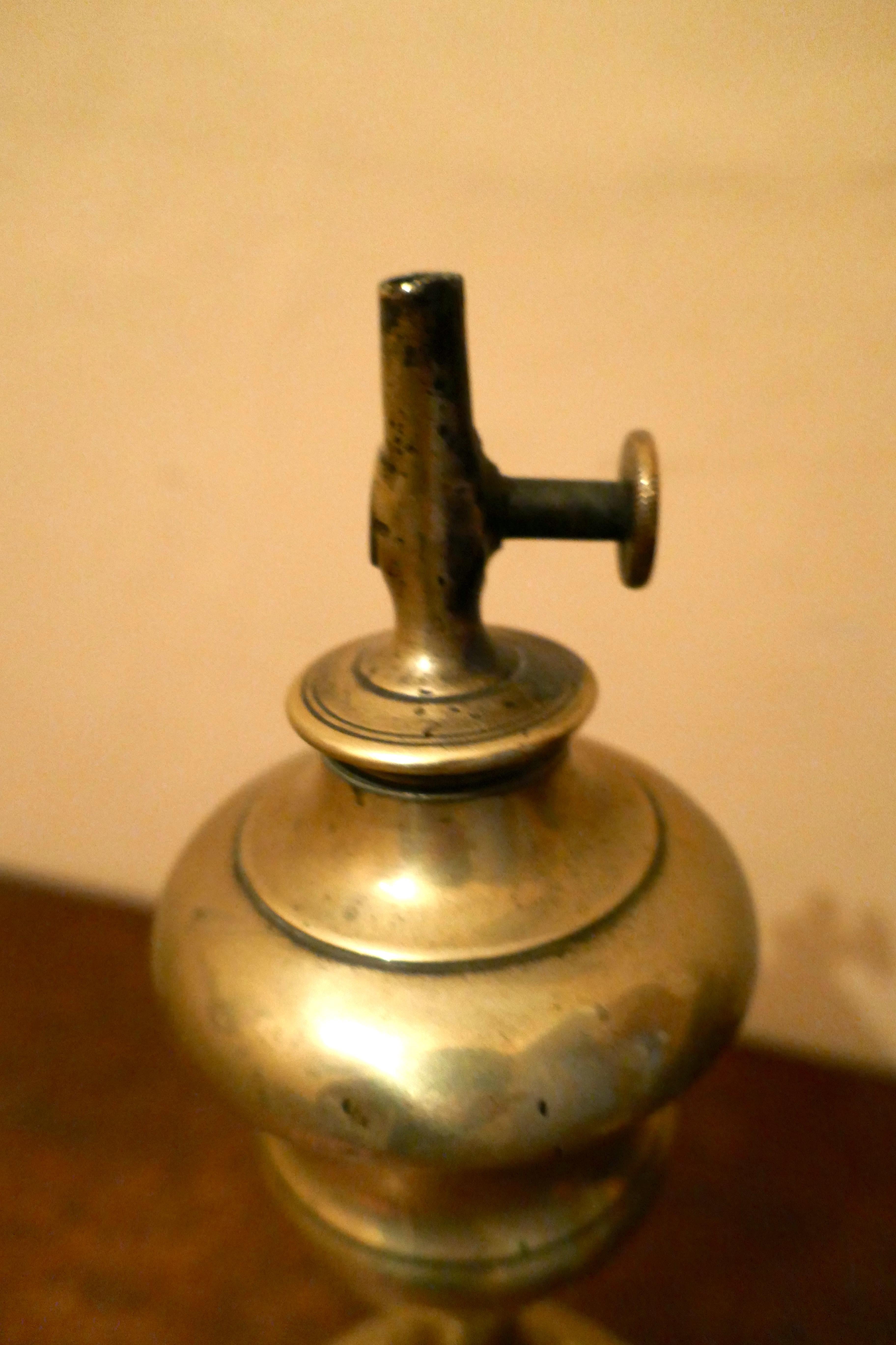 Pair of 19th Century French Brass Pigeon Lamps, and One Other In Good Condition In Godshill, Isle of Wight