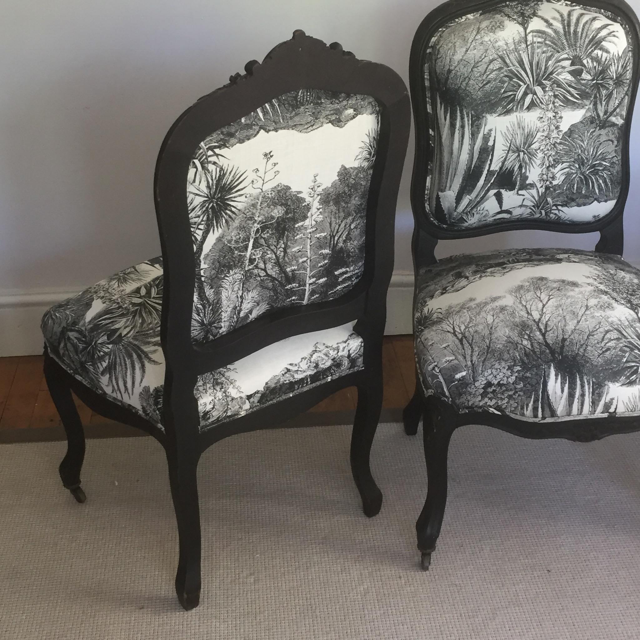 Louis XV Pair of 19th Century French Ebonized Side Chairs For Sale