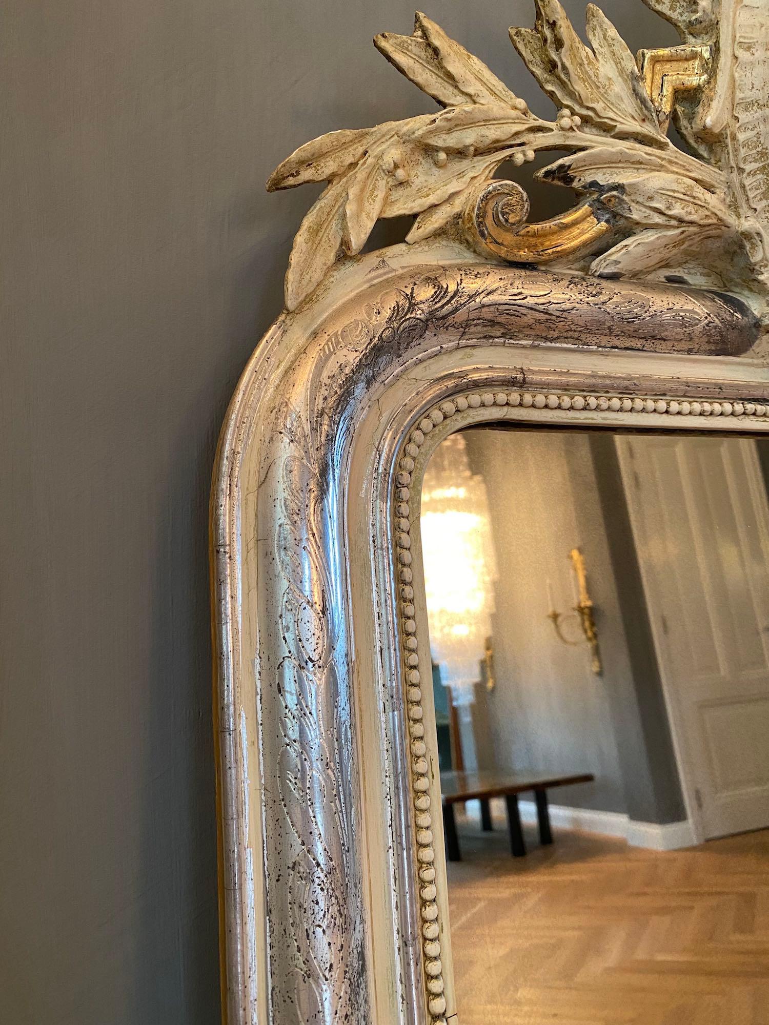 A pair of 19th century French gilt and carved mirrors In Good Condition For Sale In SON EN BREUGEL, NL