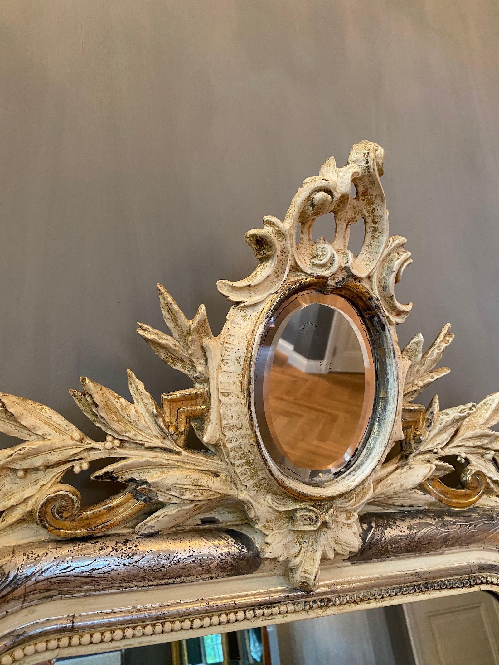 A pair of 19th century French gilt and carved mirrors For Sale 1