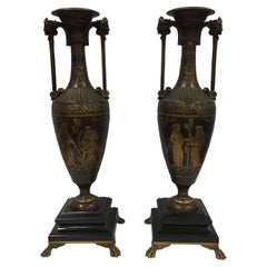 Paire de vases en bronze doré de style gréco-égyptien français du 19ème siècle