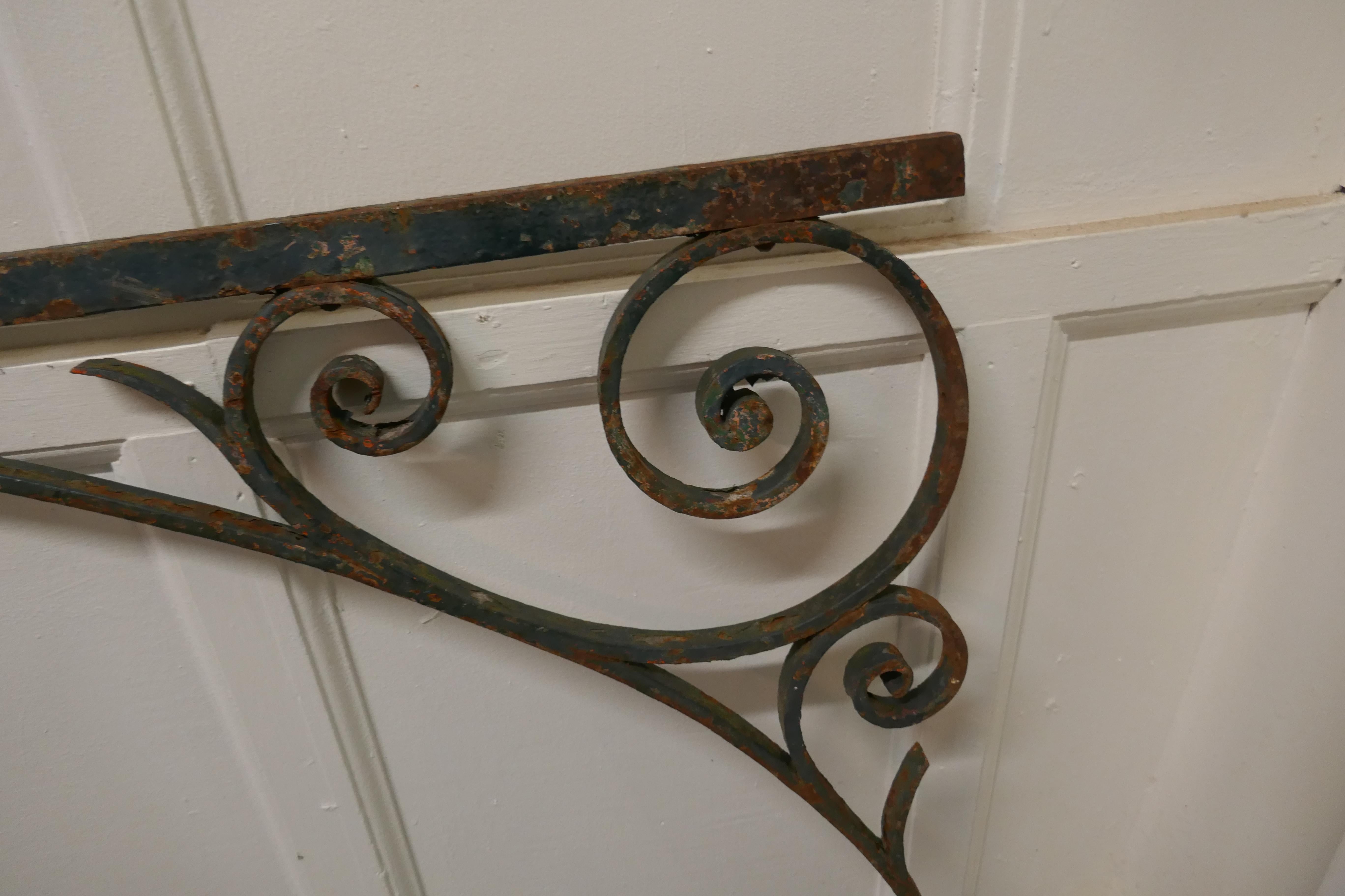 Pair of 19th Century French Wrought Iron Gate Post Corners In Good Condition For Sale In Chillerton, Isle of Wight