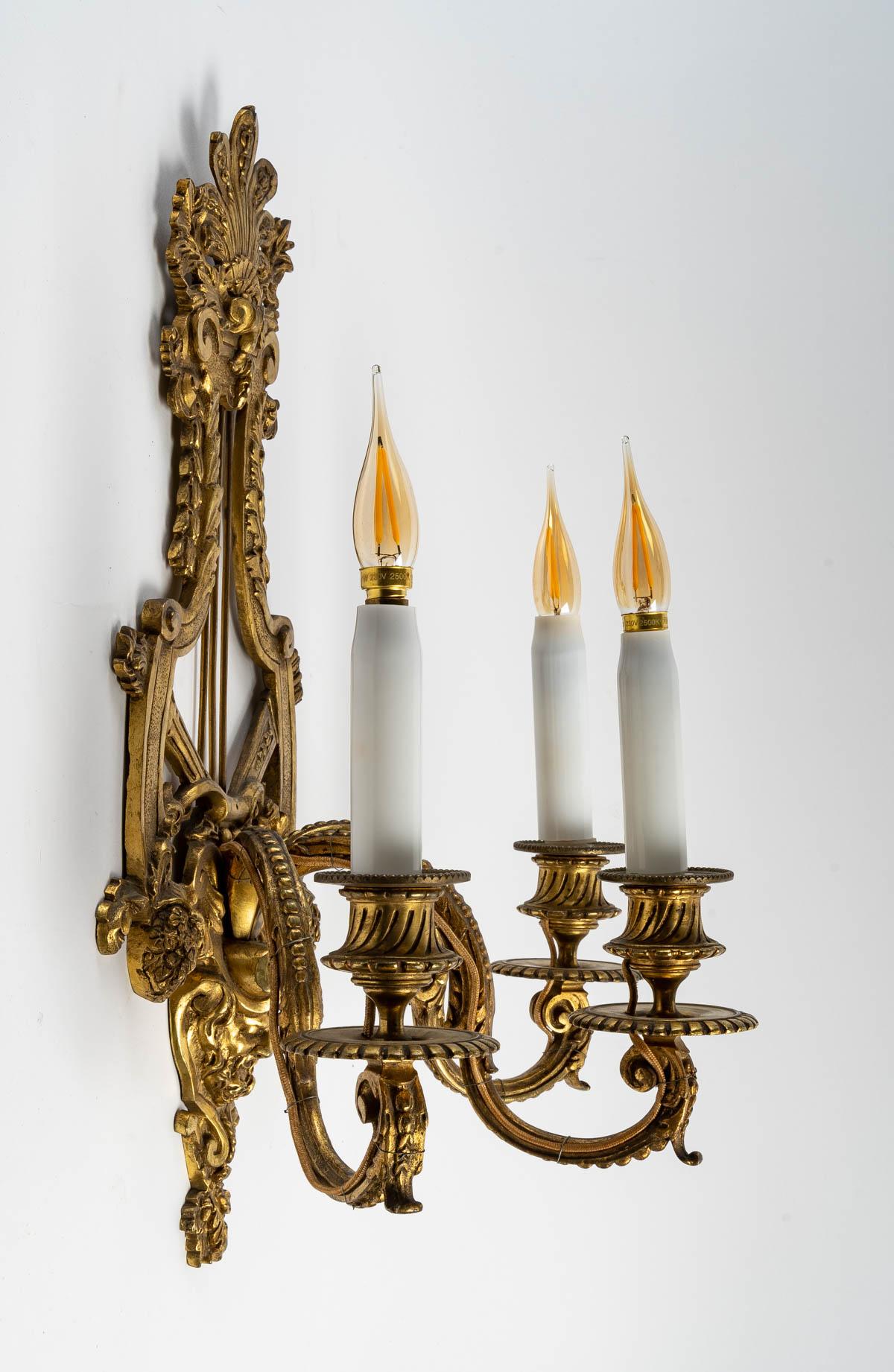 Pair of 19th Century Gilt Bronze Lyre Sconces In Good Condition For Sale In Saint-Ouen, FR