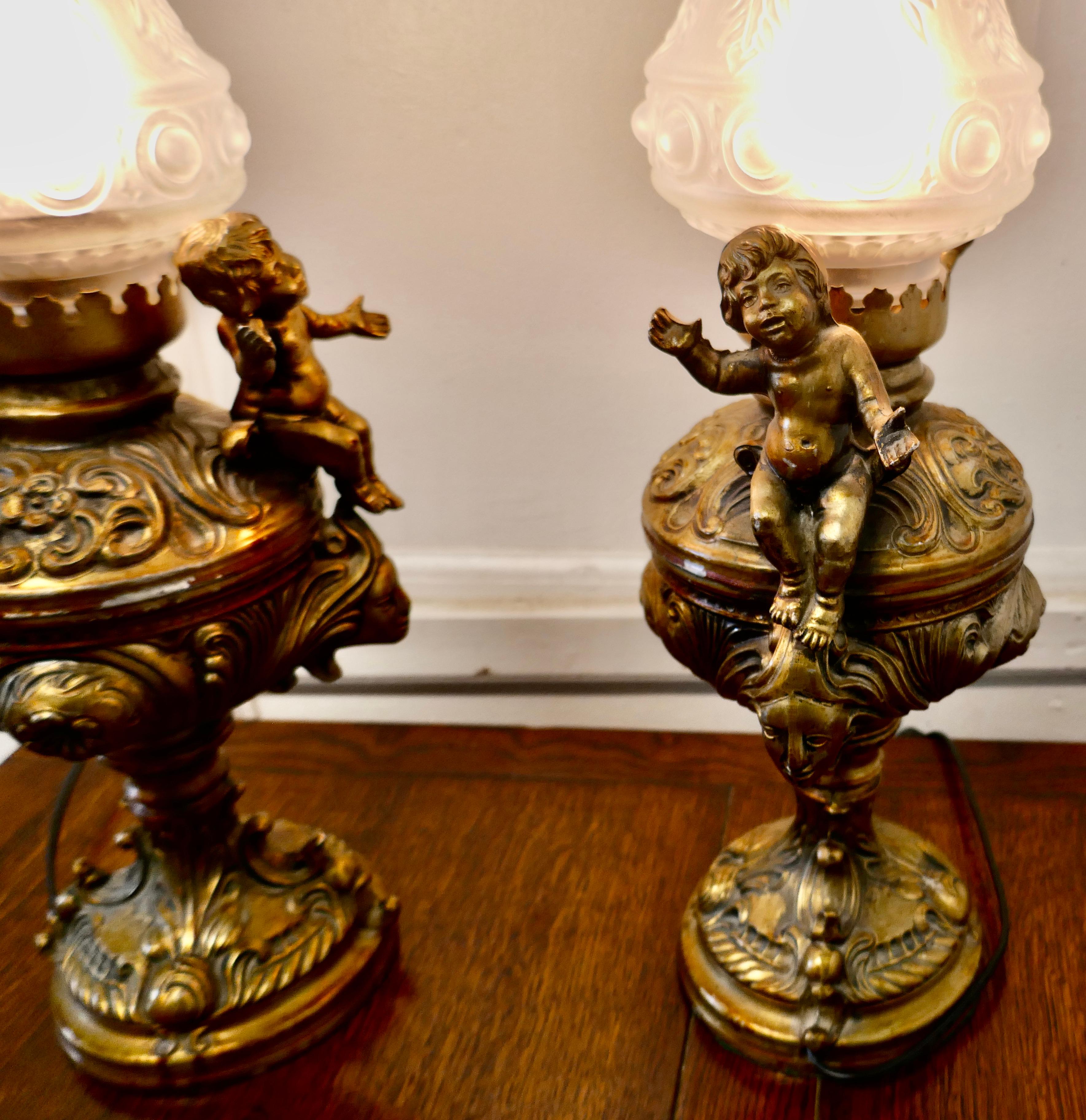 Belle Époque Paire de lampes dorées du 19ème siècle en forme de chérubins ou de putti