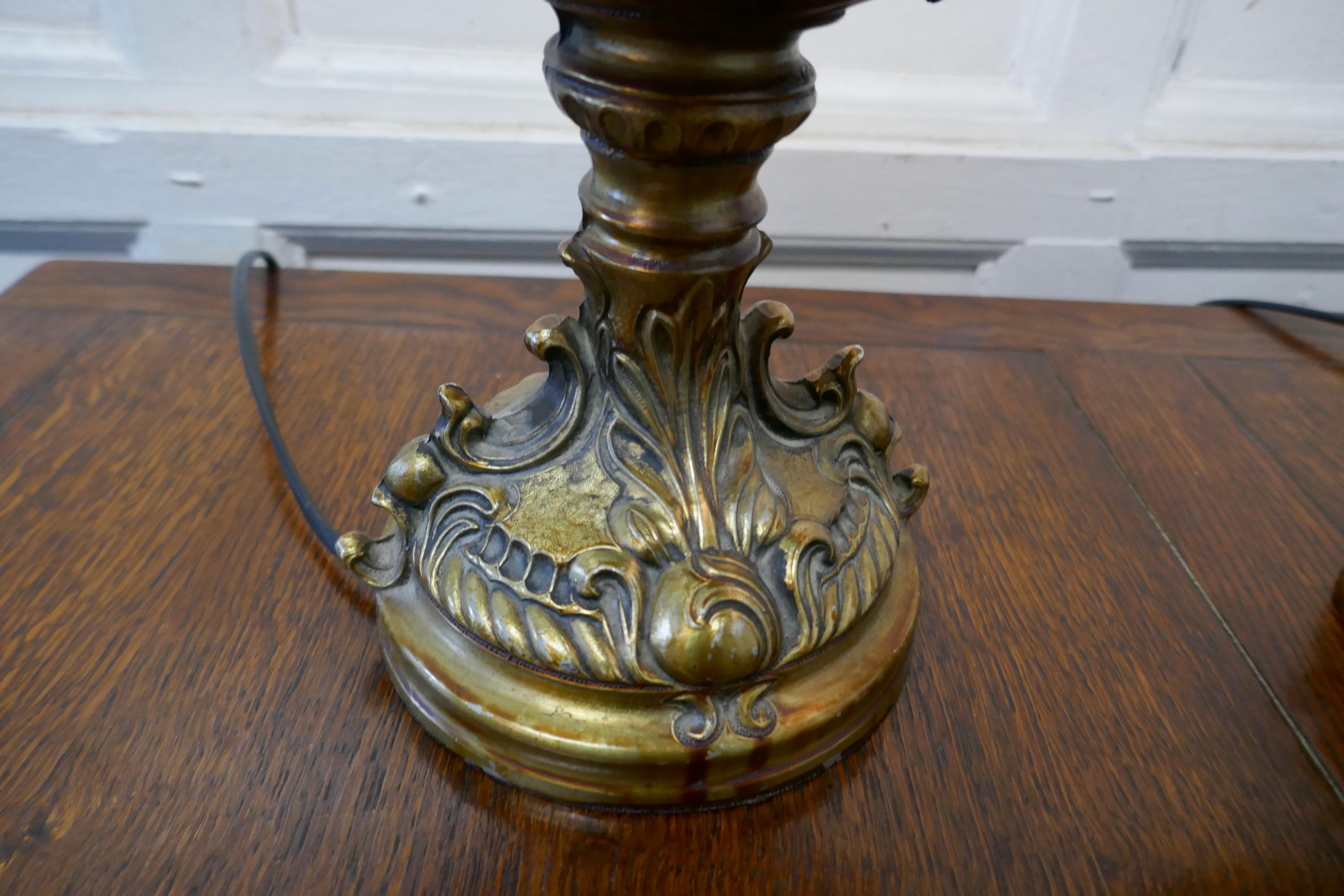 XIXe siècle Paire de lampes dorées du 19ème siècle en forme de chérubins ou de putti