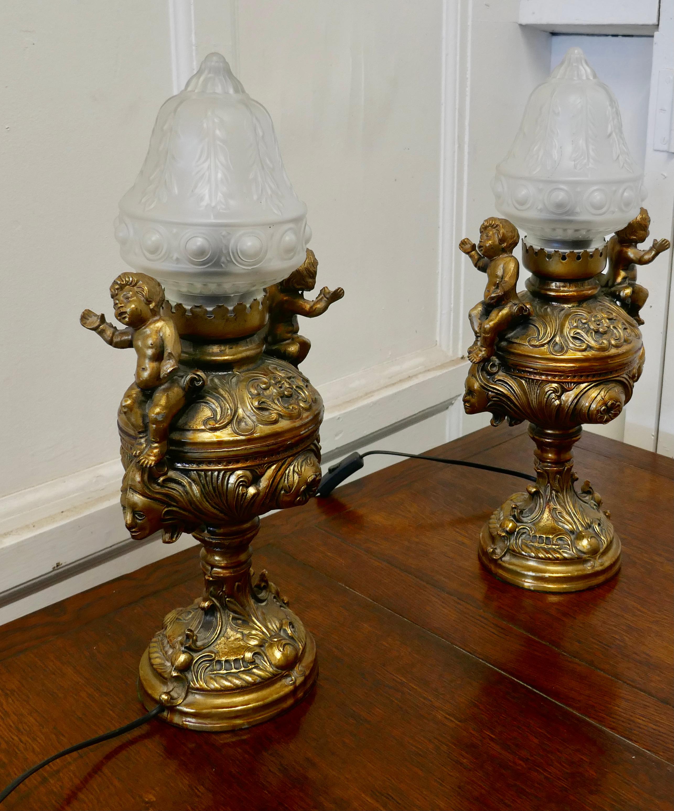 Paire de lampes dorées du 19ème siècle en forme de chérubins ou de putti 1