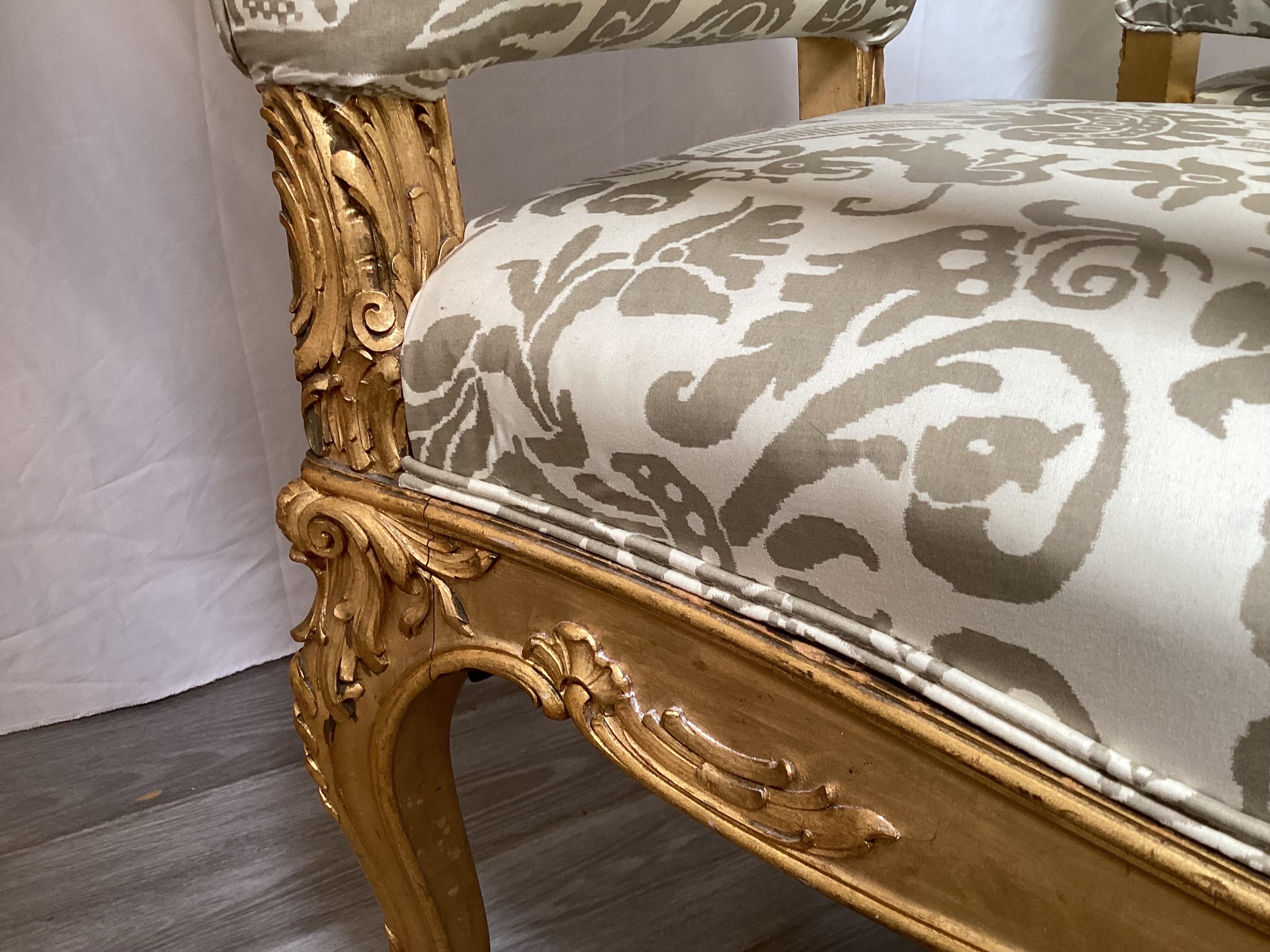 Noyer Paire de chaises tapissées Fauteuils en bois doré du 19e siècle en vente