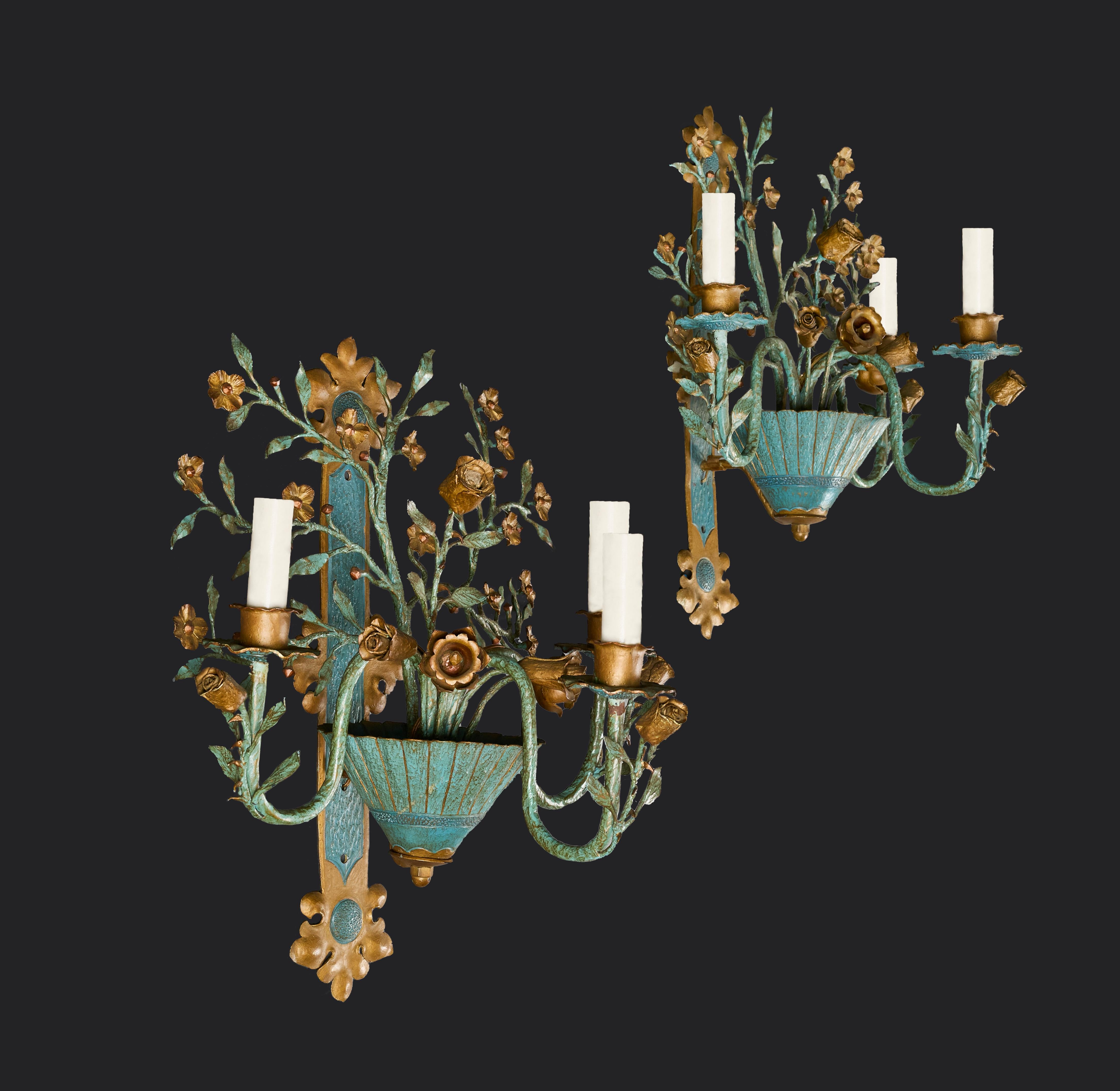 Francese Coppia di appliques a fiori di talpa verde e dorata del XIX secolo in vendita