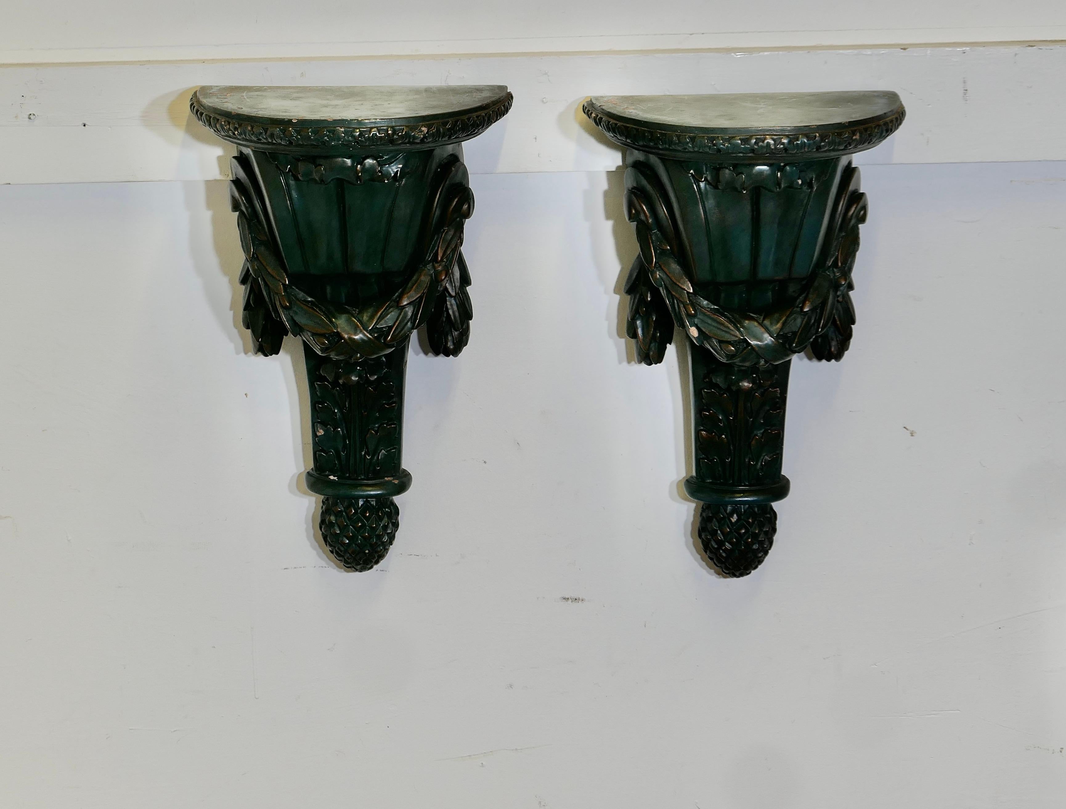 A Pair of 19th Century Green Wall Brackets     These are beautifully designed pi In Good Condition For Sale In Godshill, Isle of Wight