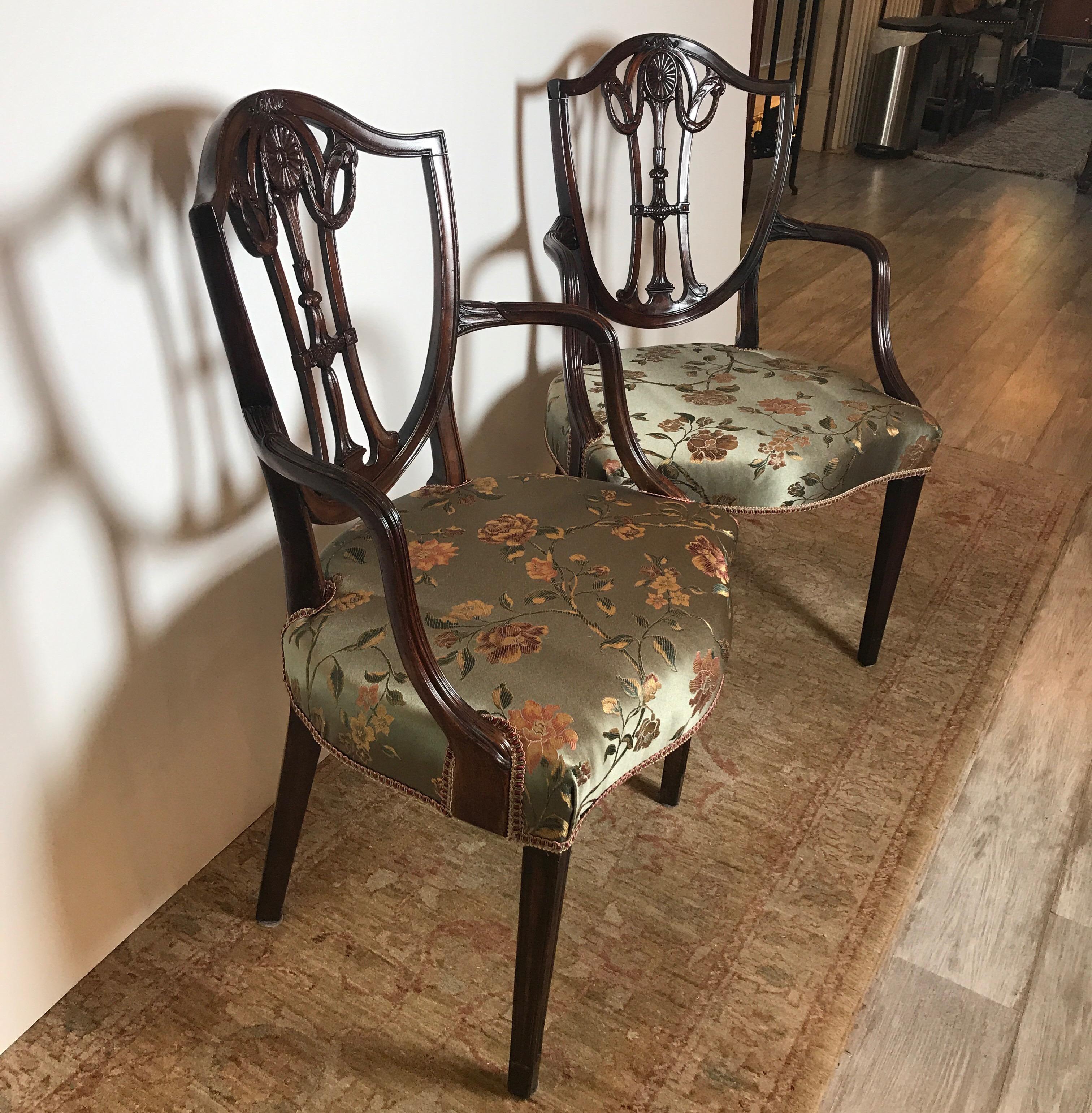 Pair of 19th Century Hand Carved Hepplewhite Armchairs In Good Condition In Lambertville, NJ