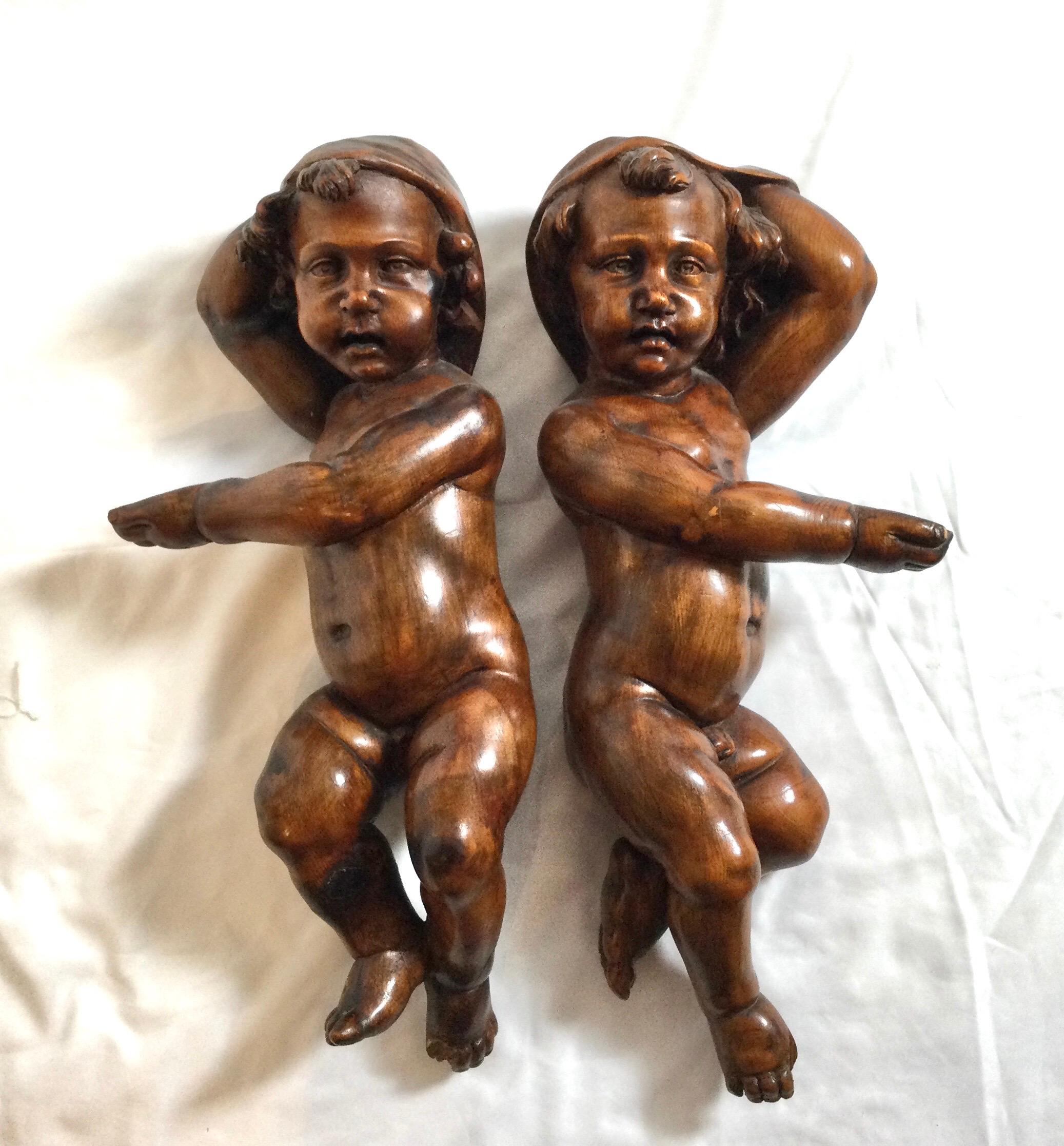 Pair of 19th Century Hand Carved Italian Walnut Cherubs In Good Condition In Lambertville, NJ