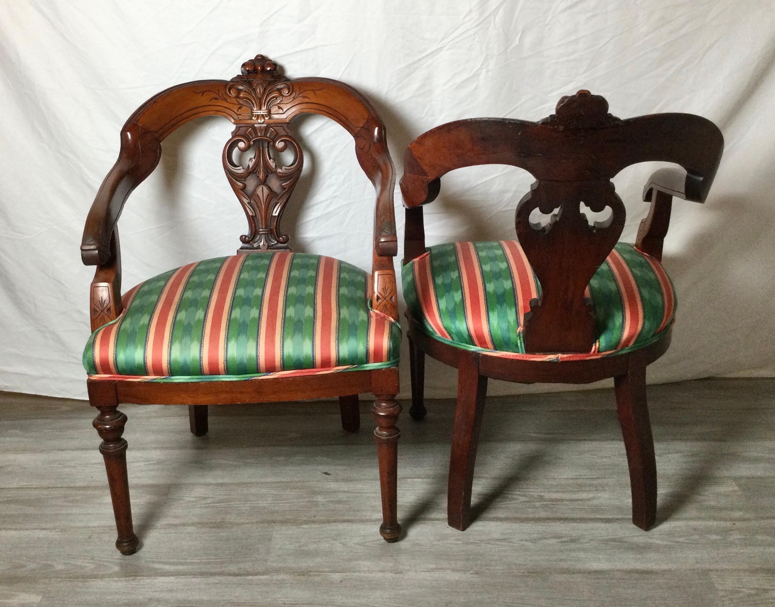 Hand-Carved Pair of 19th Century Hand Carved Walnut Curved Back Arm Chairs For Sale