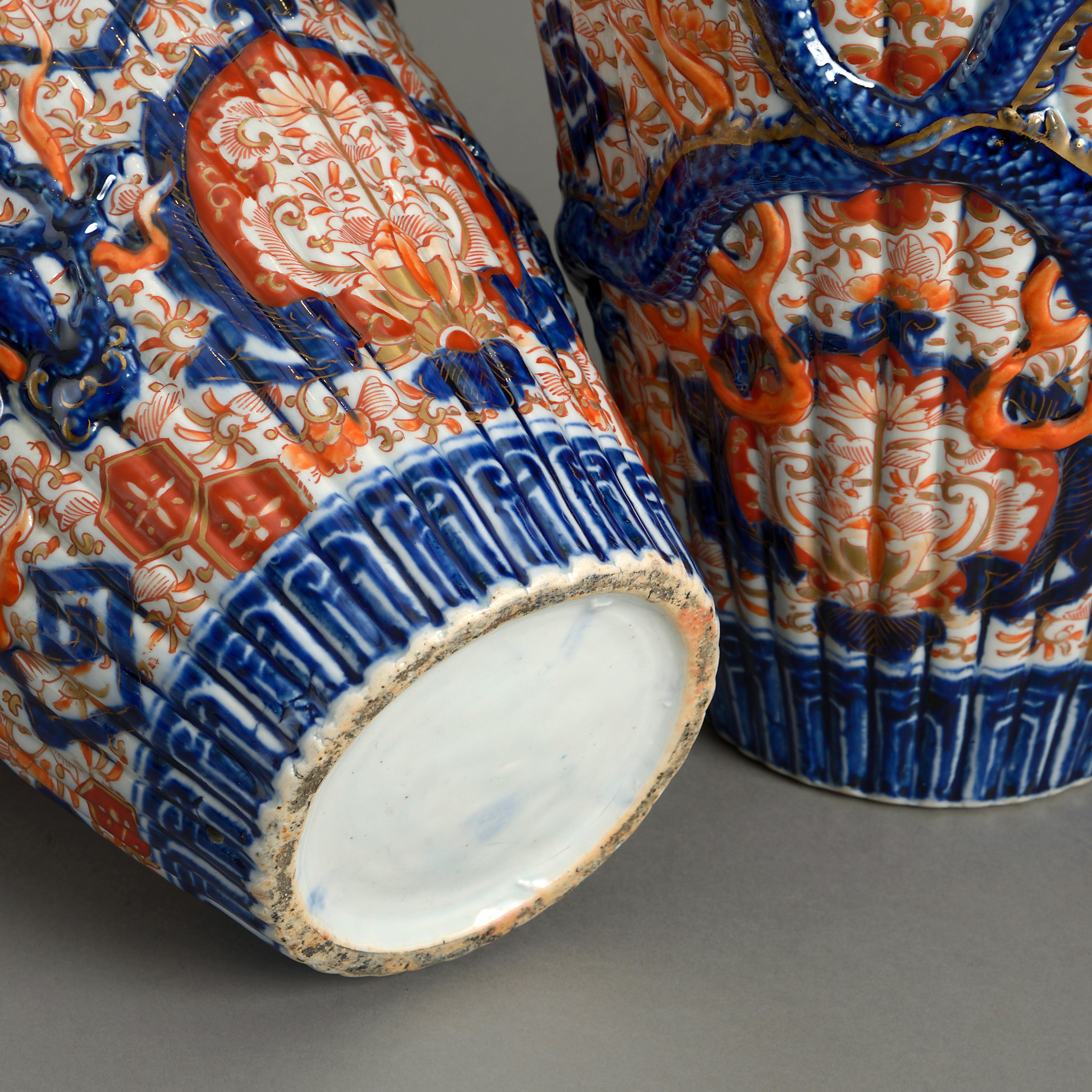 Pair of 19th Century Imari Dragon Vases In Good Condition In London, GB