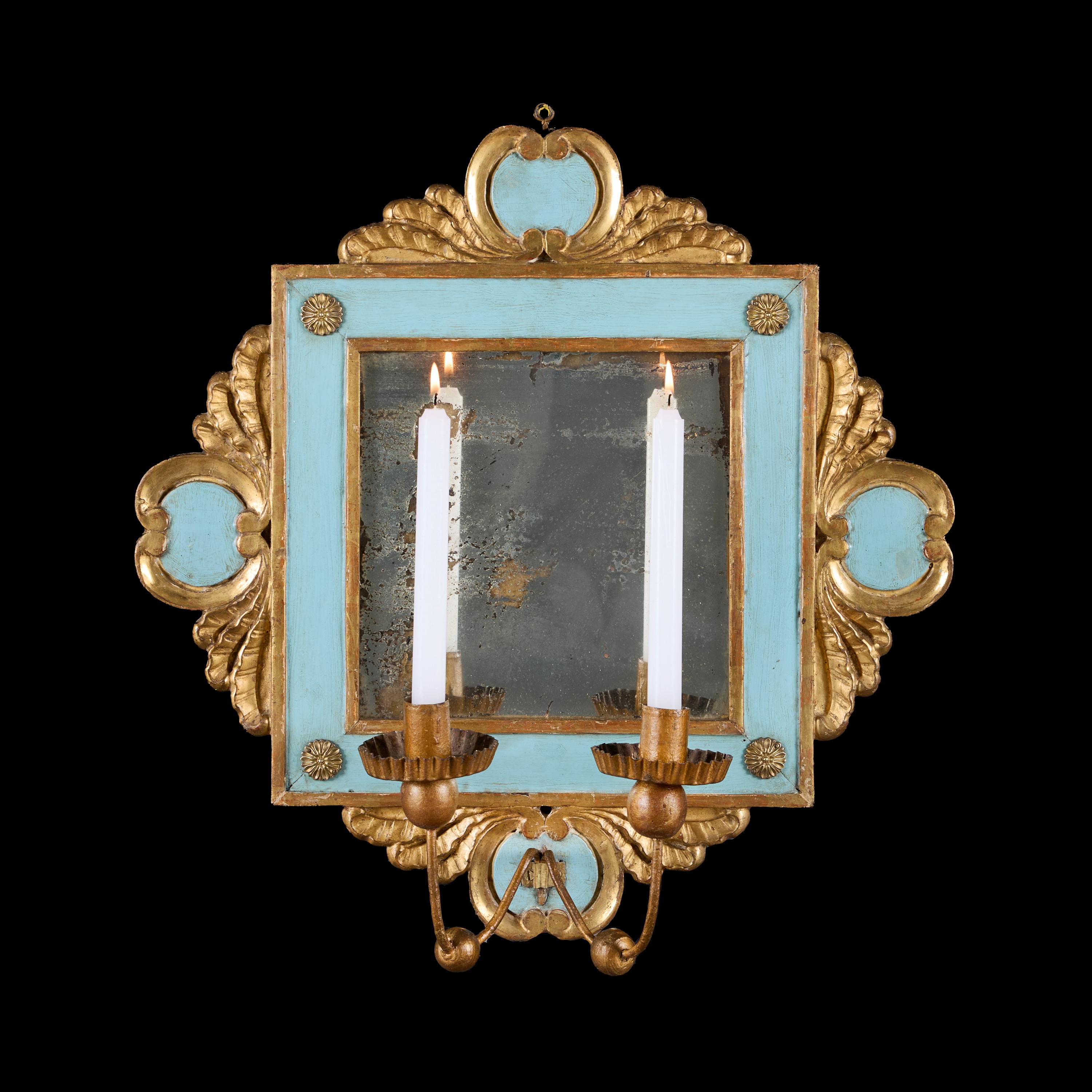 Italiano Coppia di Girandole italiane del XIX secolo in legno dorato e dipinto di blu in vendita