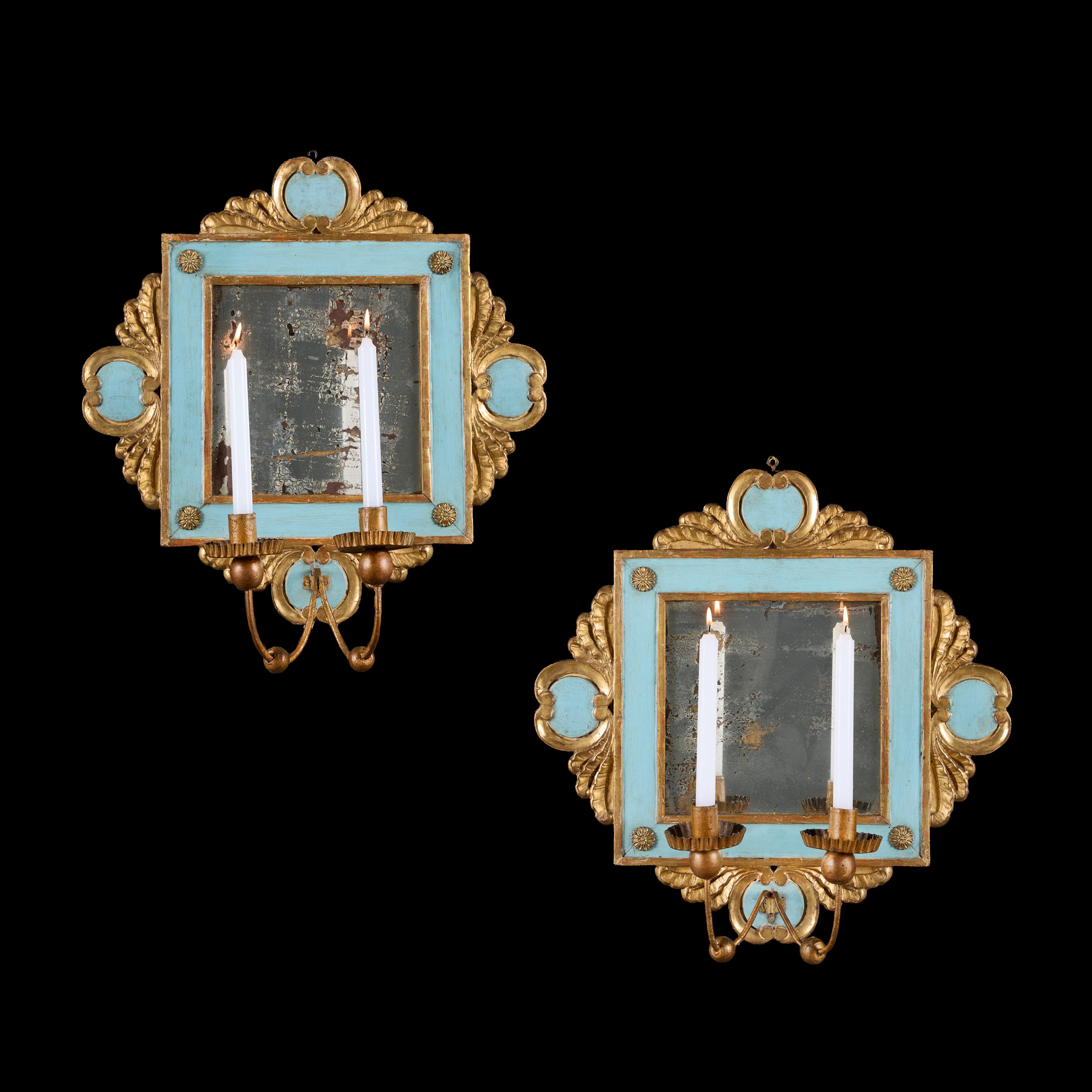 Coppia di Girandole italiane del XIX secolo in legno dorato e dipinto di blu In condizioni buone in vendita a London, GB