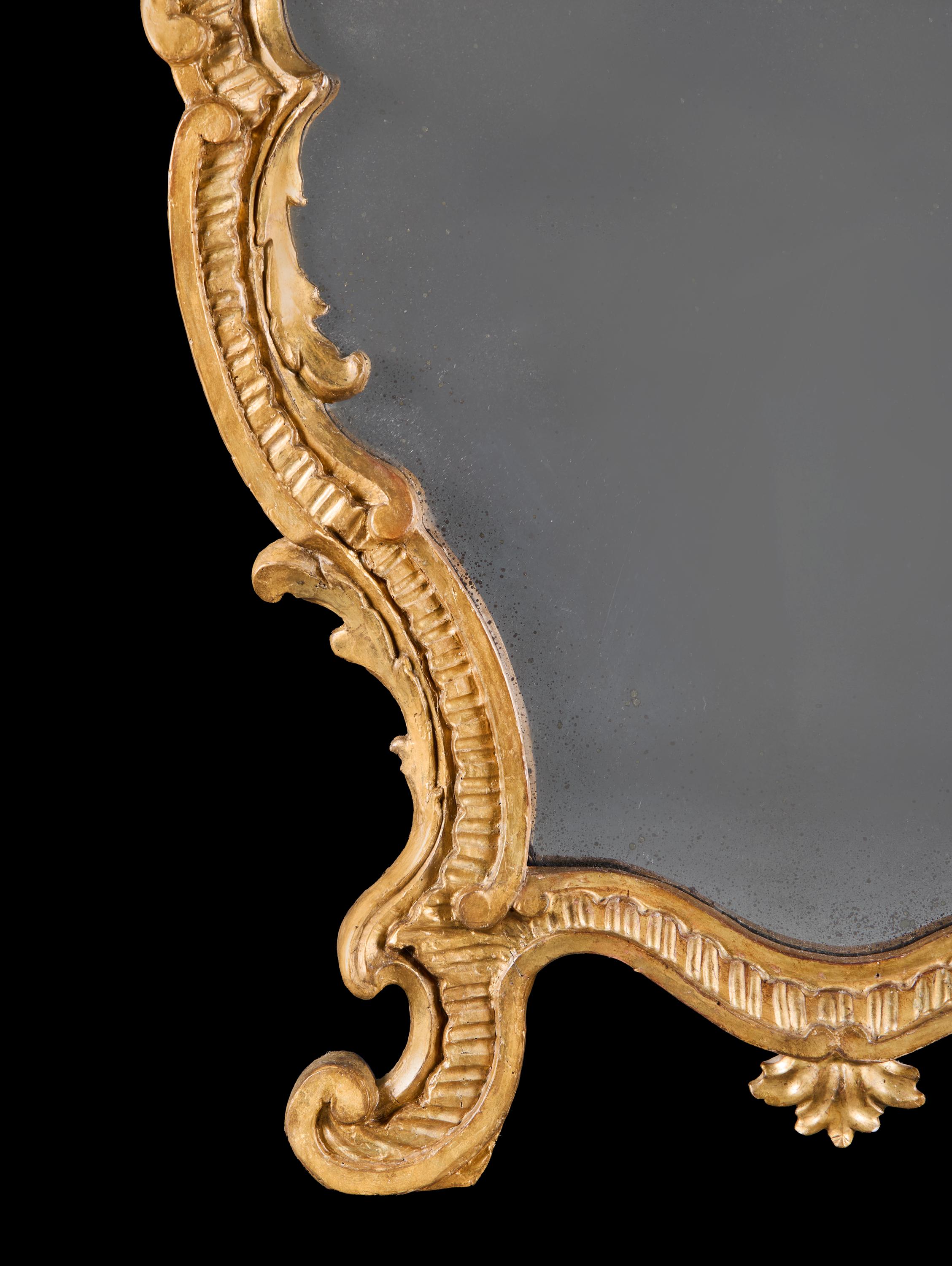 Bois doré Paire de miroirs en bois doré italiens du 19ème siècle en vente