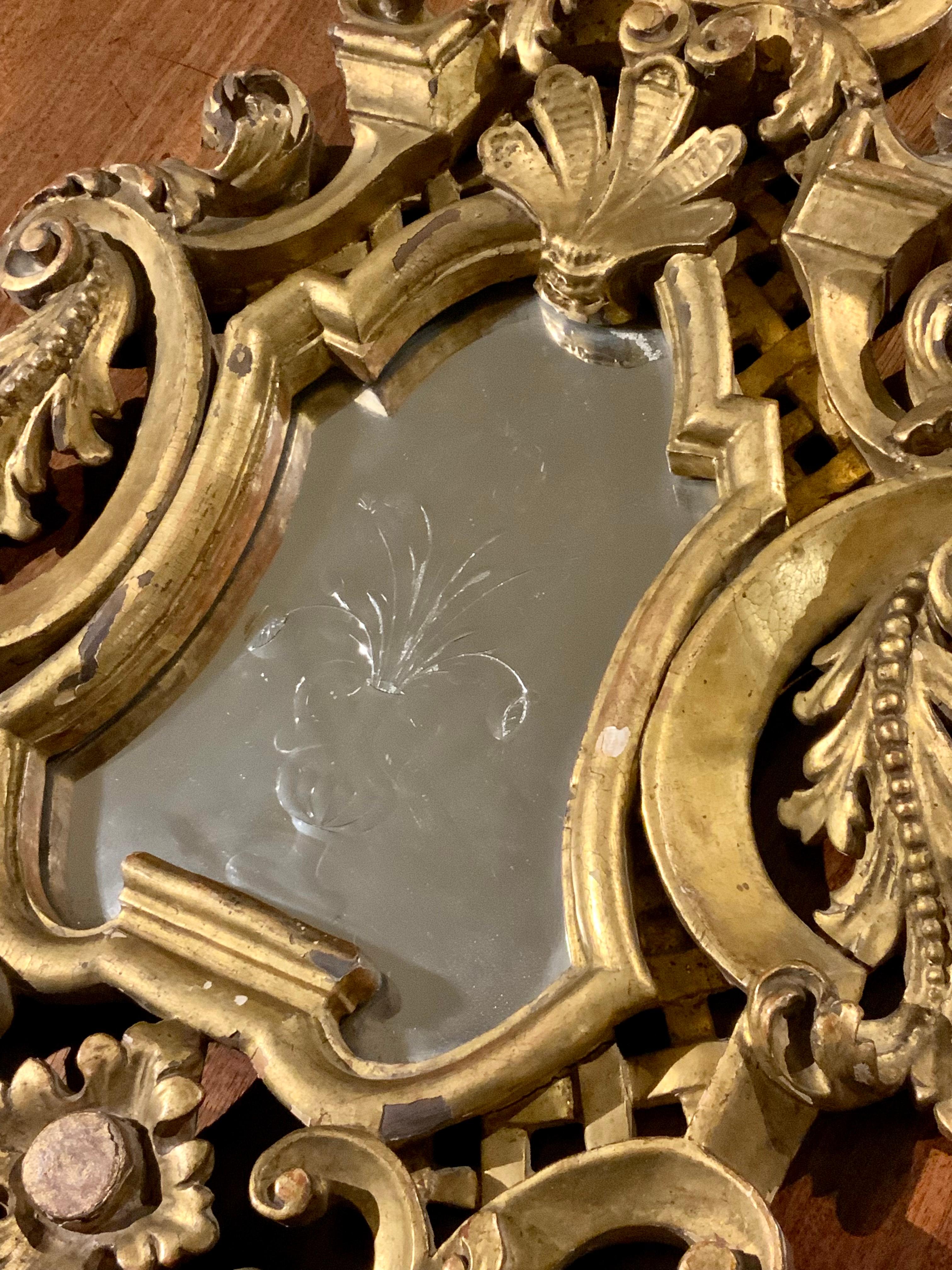 Verre Paire de miroirs italiens en bois doré du XIXe siècle en vente