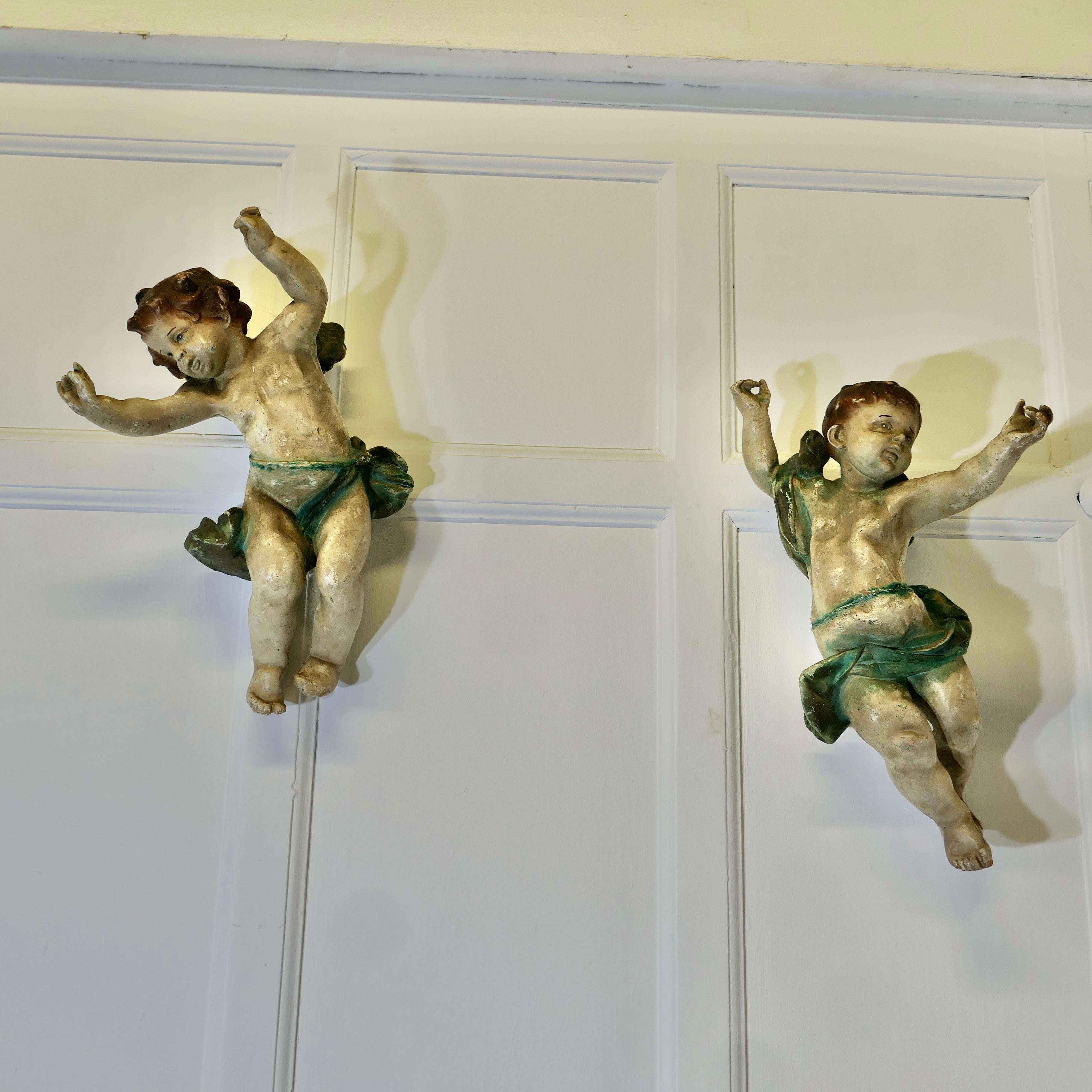 Coppia di putti italiani del XIX secolo firmati A  2 Figure barocche in vendita 2