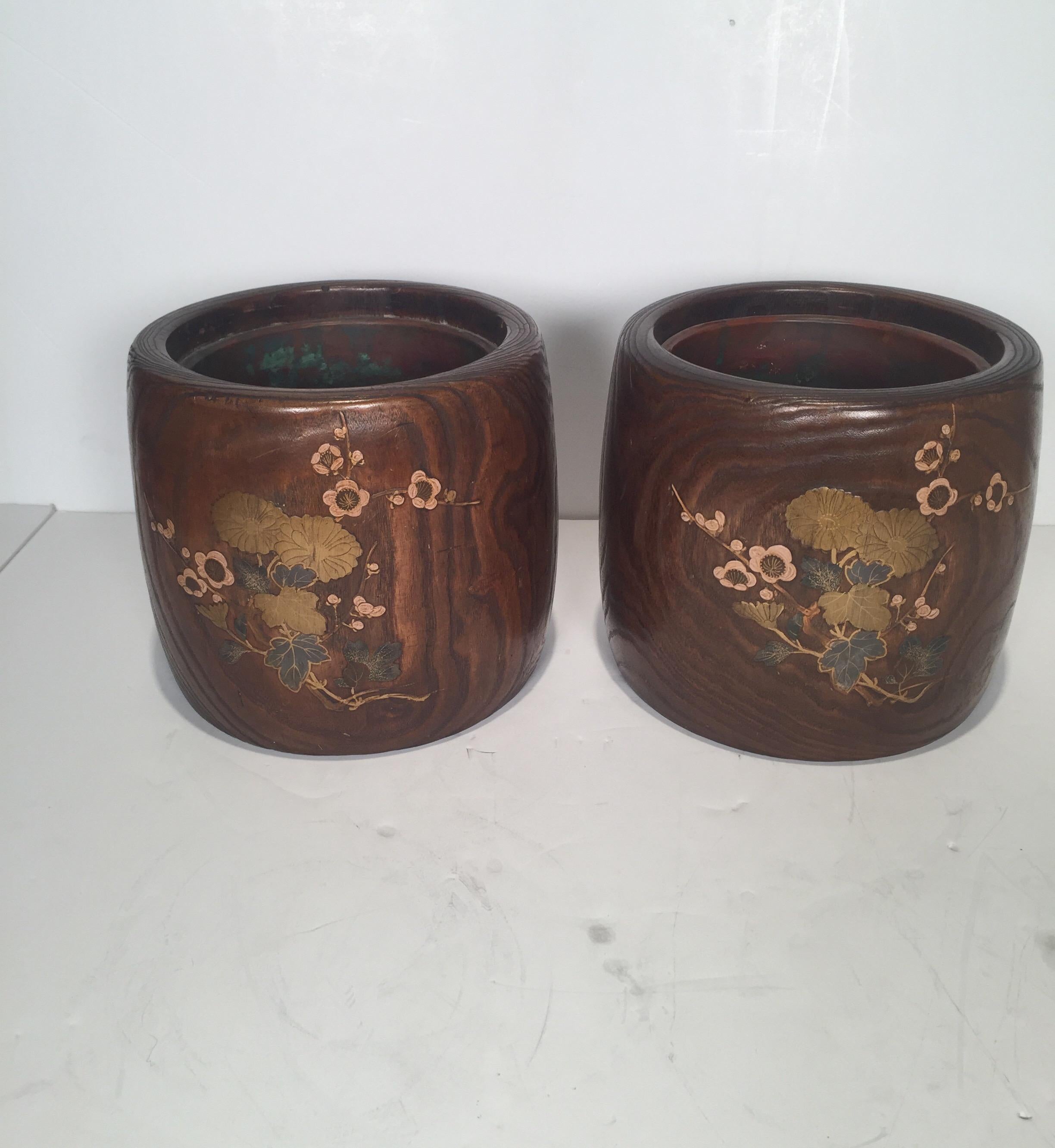 Beautiful pair of wood drum shaped jardinières with lacquer decoration. The interiors with original copper liners.