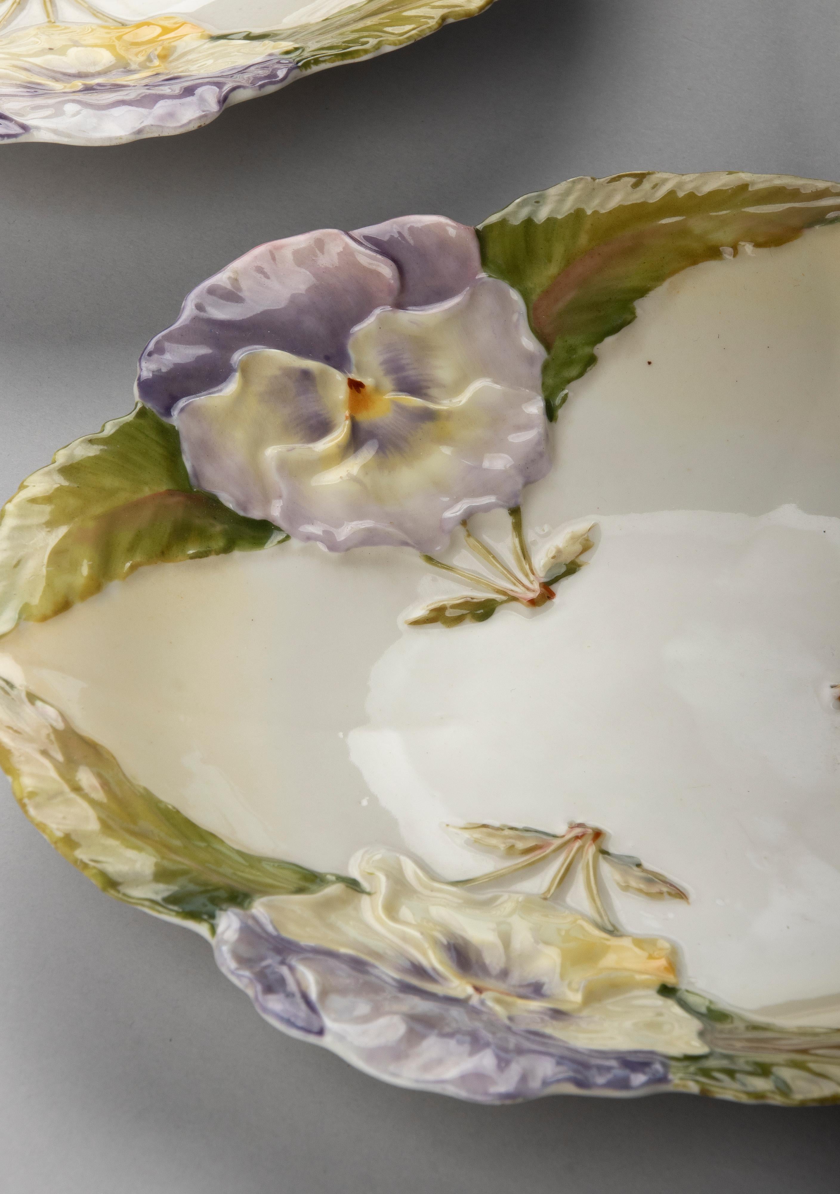 Pair of 19th Century Majolica Plates Decorated with Flowers For Sale 6