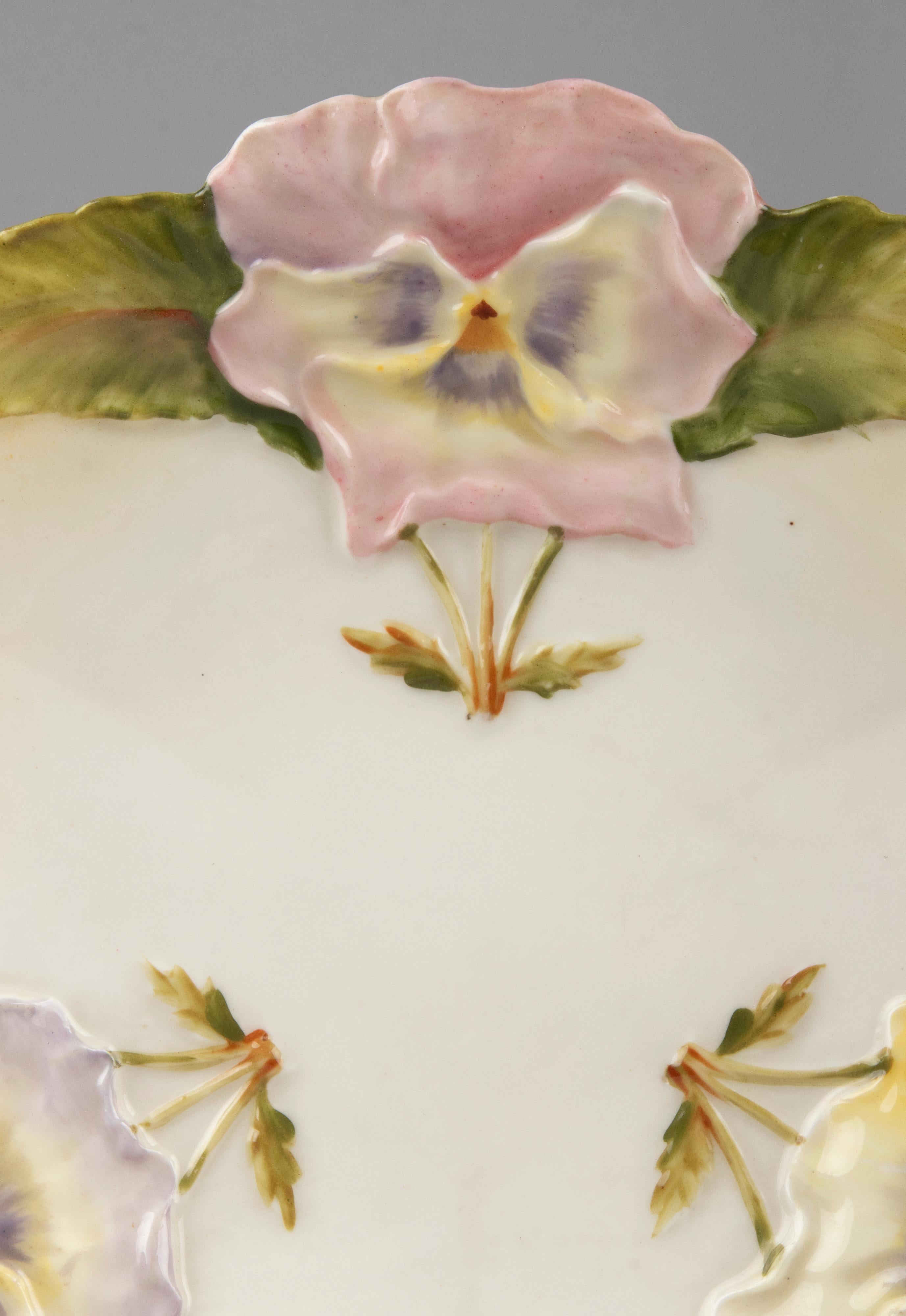 Pair of 19th Century Majolica Plates Decorated with Flowers For Sale 8