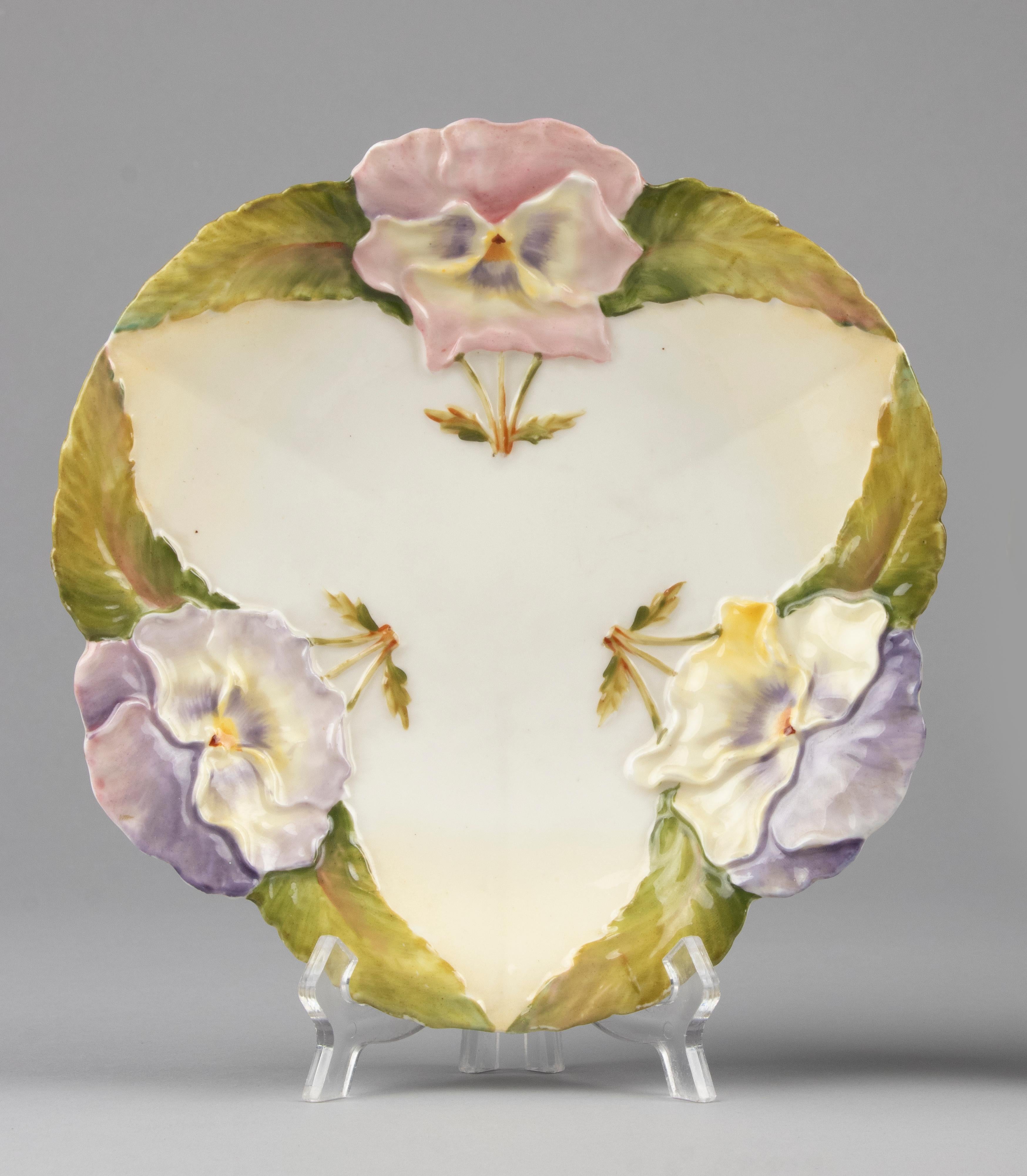 French Pair of 19th Century Majolica Plates Decorated with Flowers For Sale