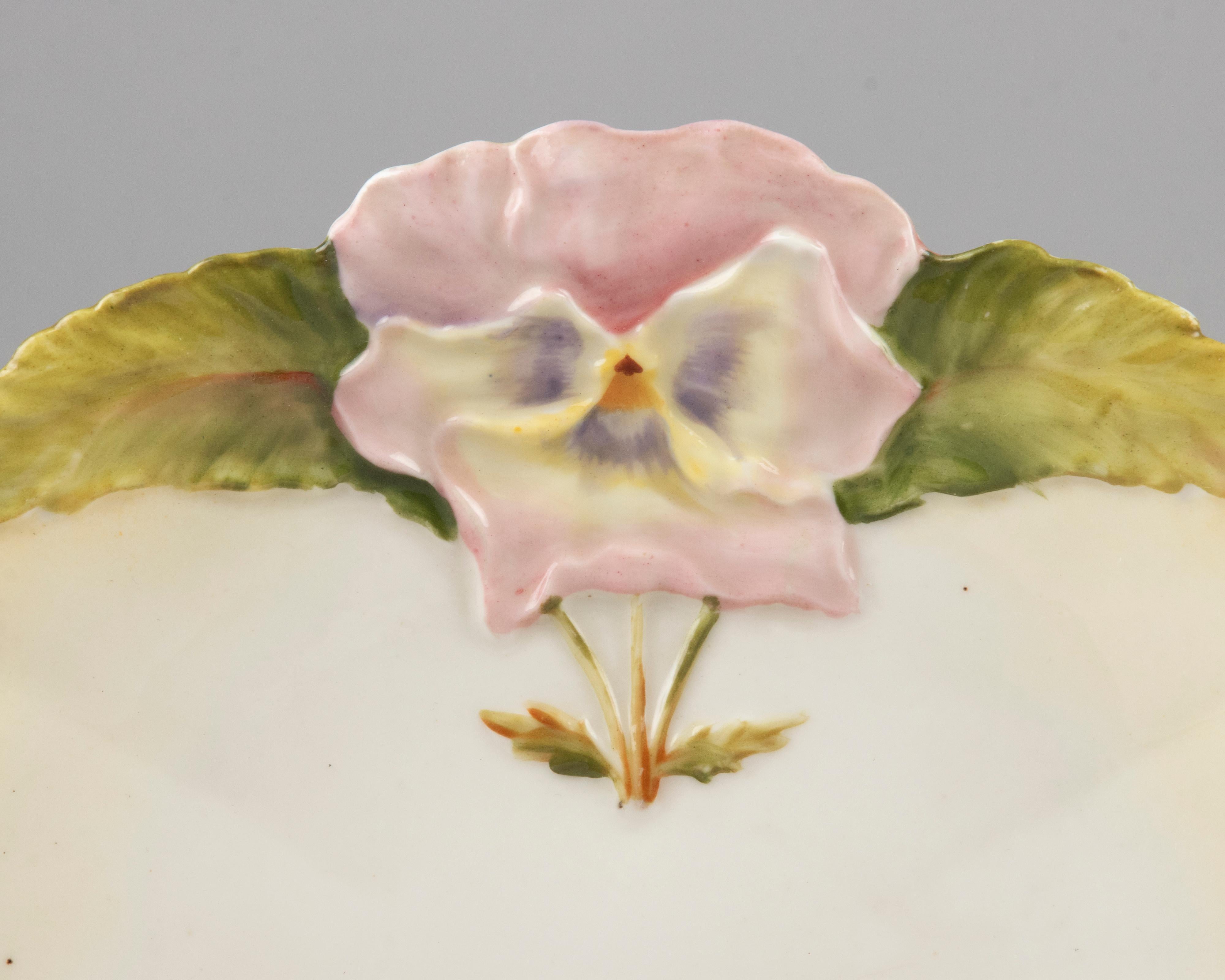 Late 19th Century Pair of 19th Century Majolica Plates Decorated with Flowers For Sale