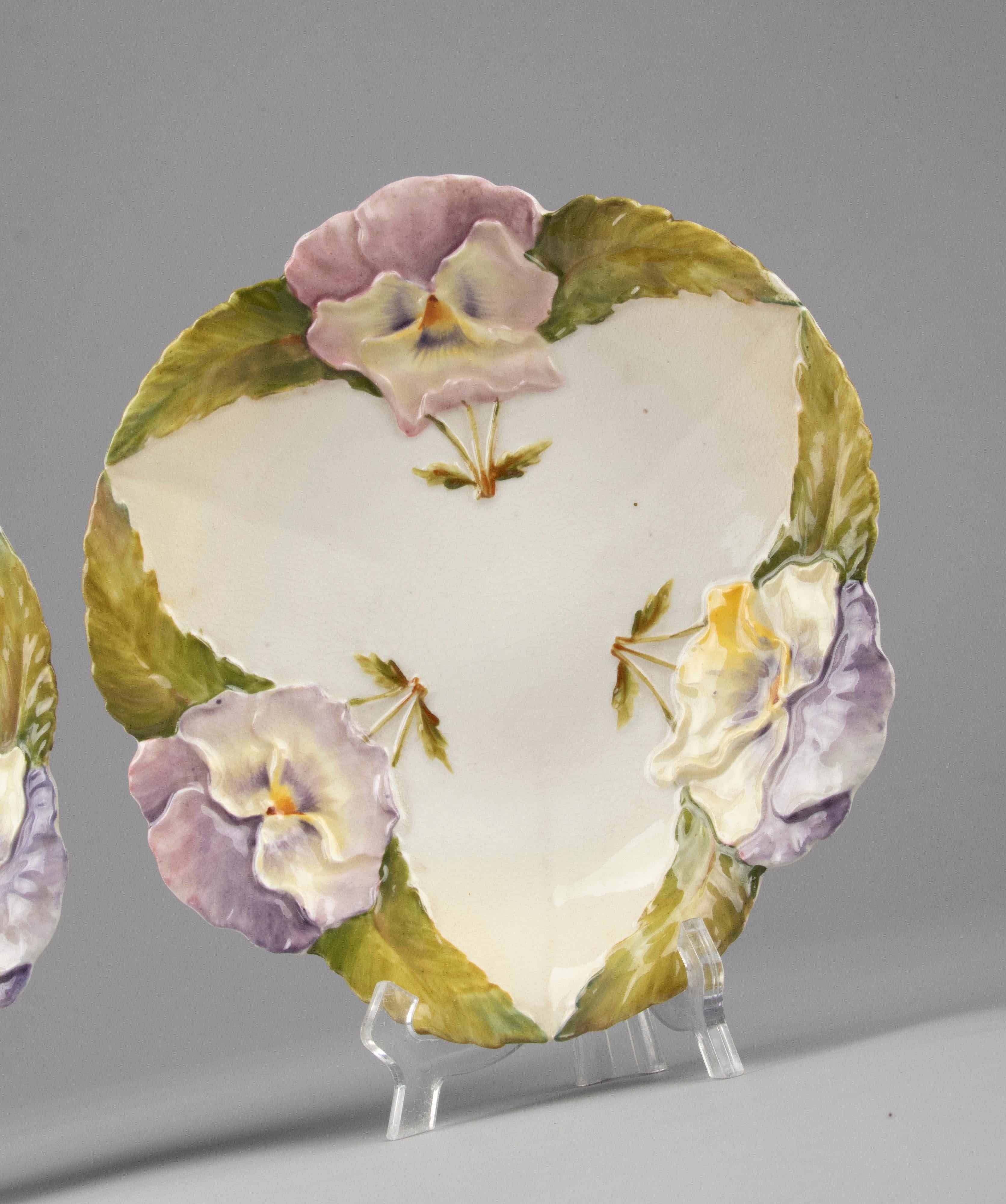 Pair of 19th Century Majolica Plates Decorated with Flowers For Sale 2