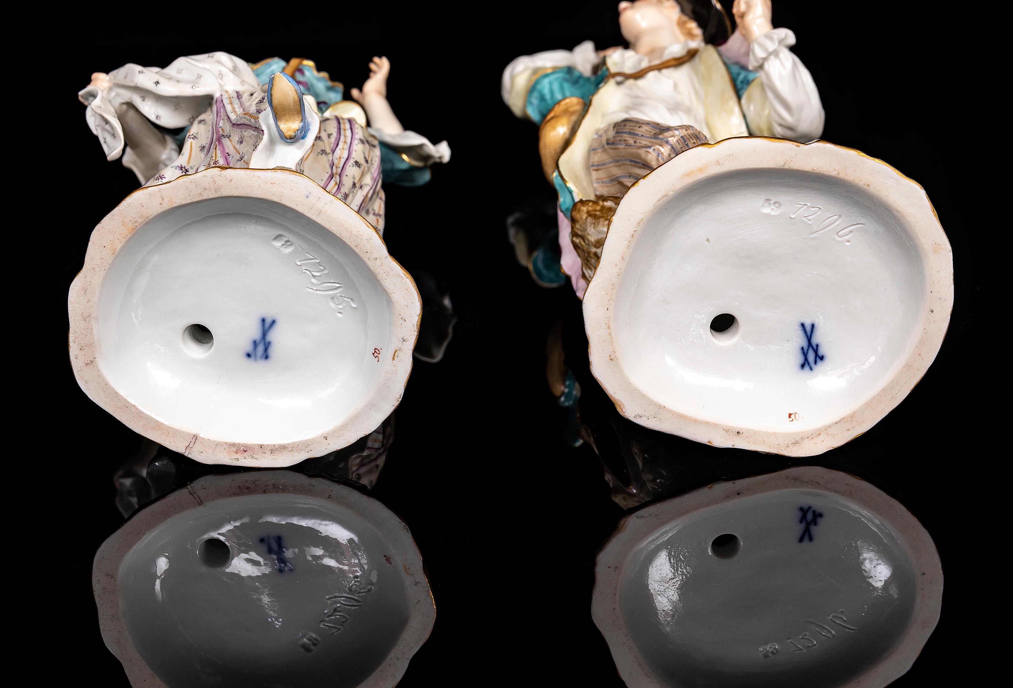 Pareja de figuras de porcelana de Meissen del siglo XIX de hombre y mujer ataviados en venta 3