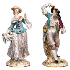 Paire de figurines en porcelaine de Meissen du XIXe siècle représentant un homme et une femme en costume